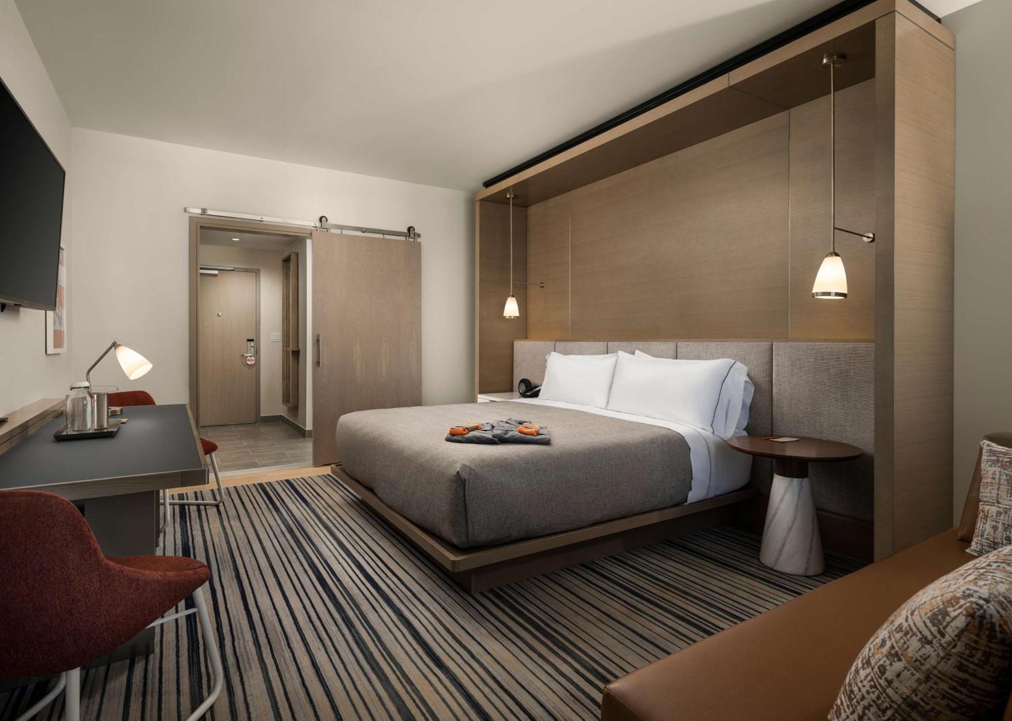 Premium King Room