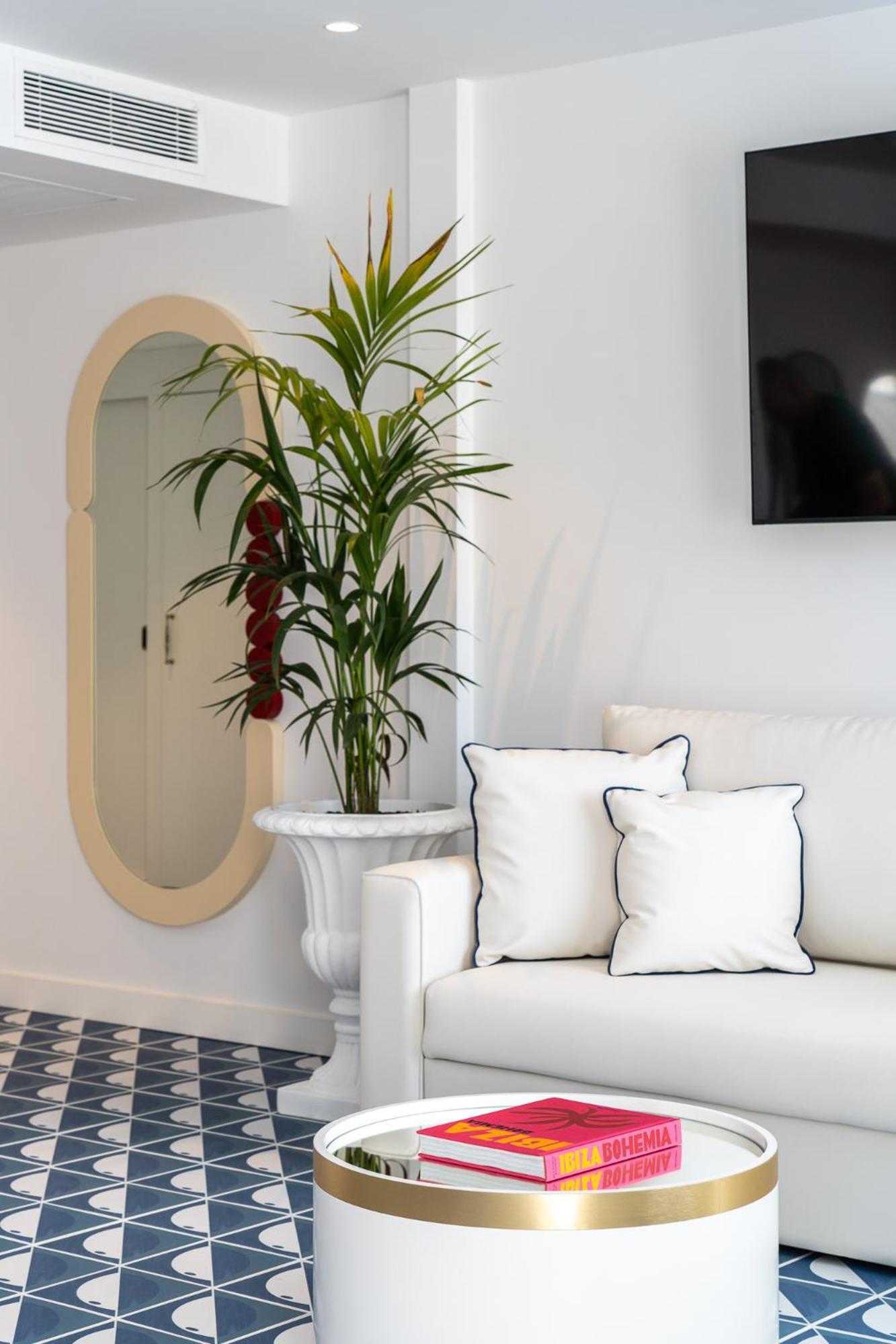 Suite met uitzicht op zee en terras - Eerbetoon aan Ibiza