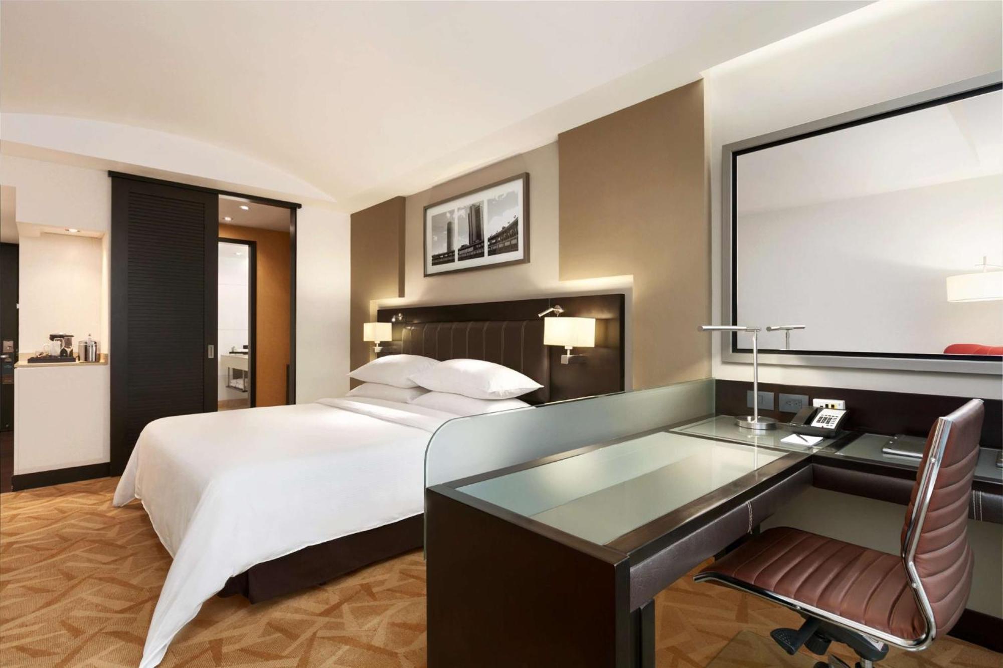 Zimmer mit Kingsize-Bett