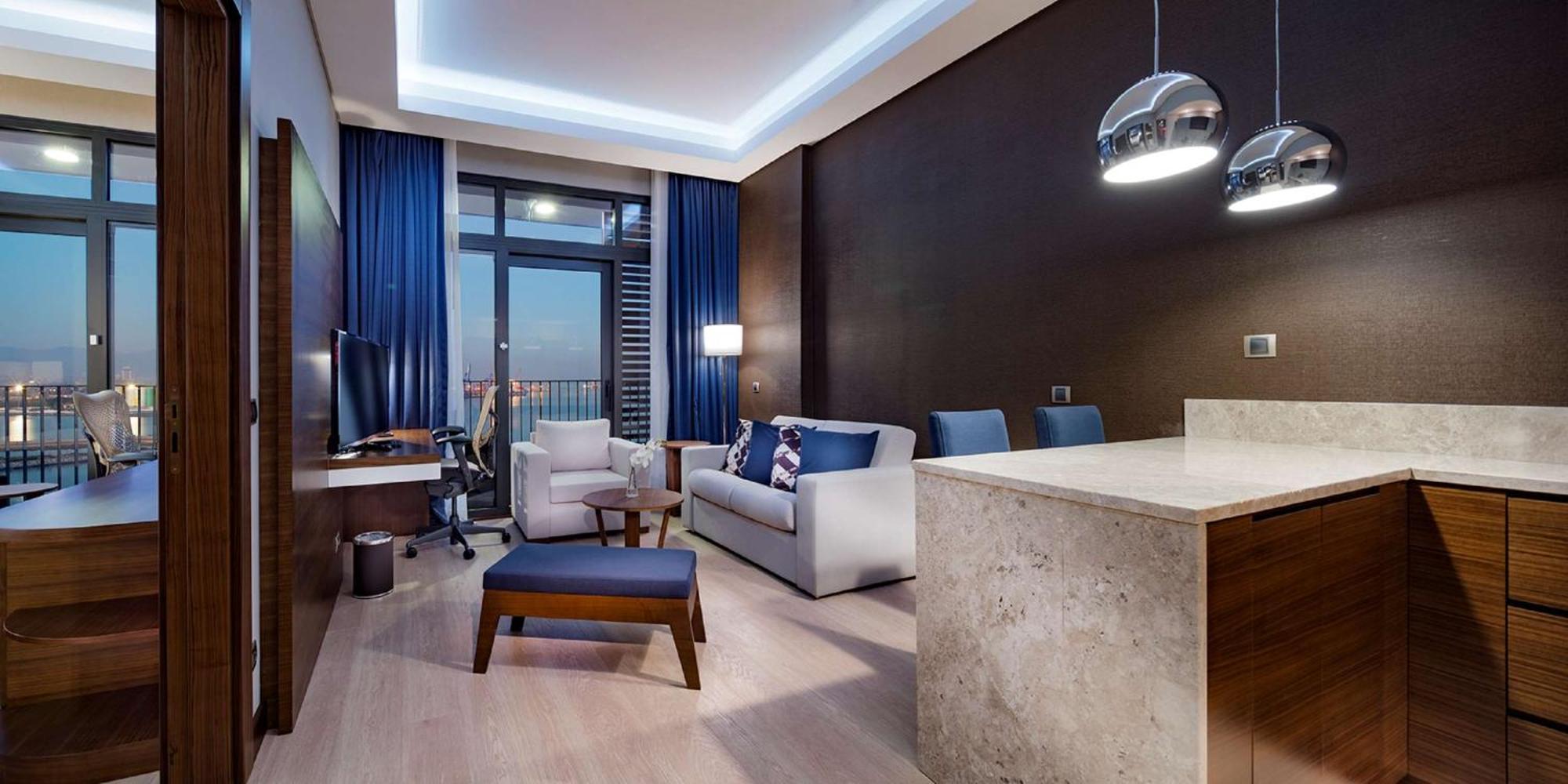 Suite mit Kingsize-Bett und Meerblick