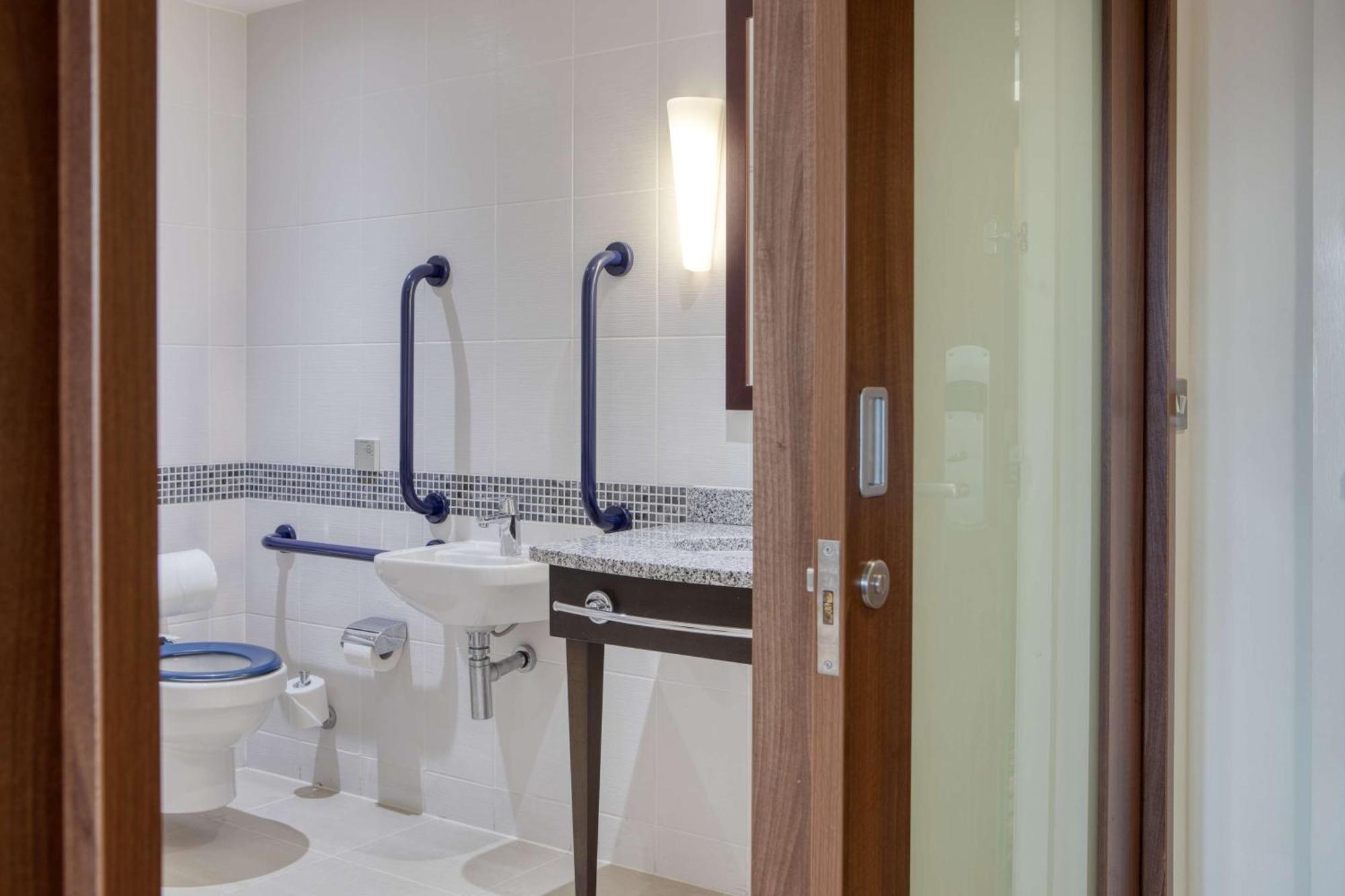Queen Room - Accessible,1602970154:JPEG