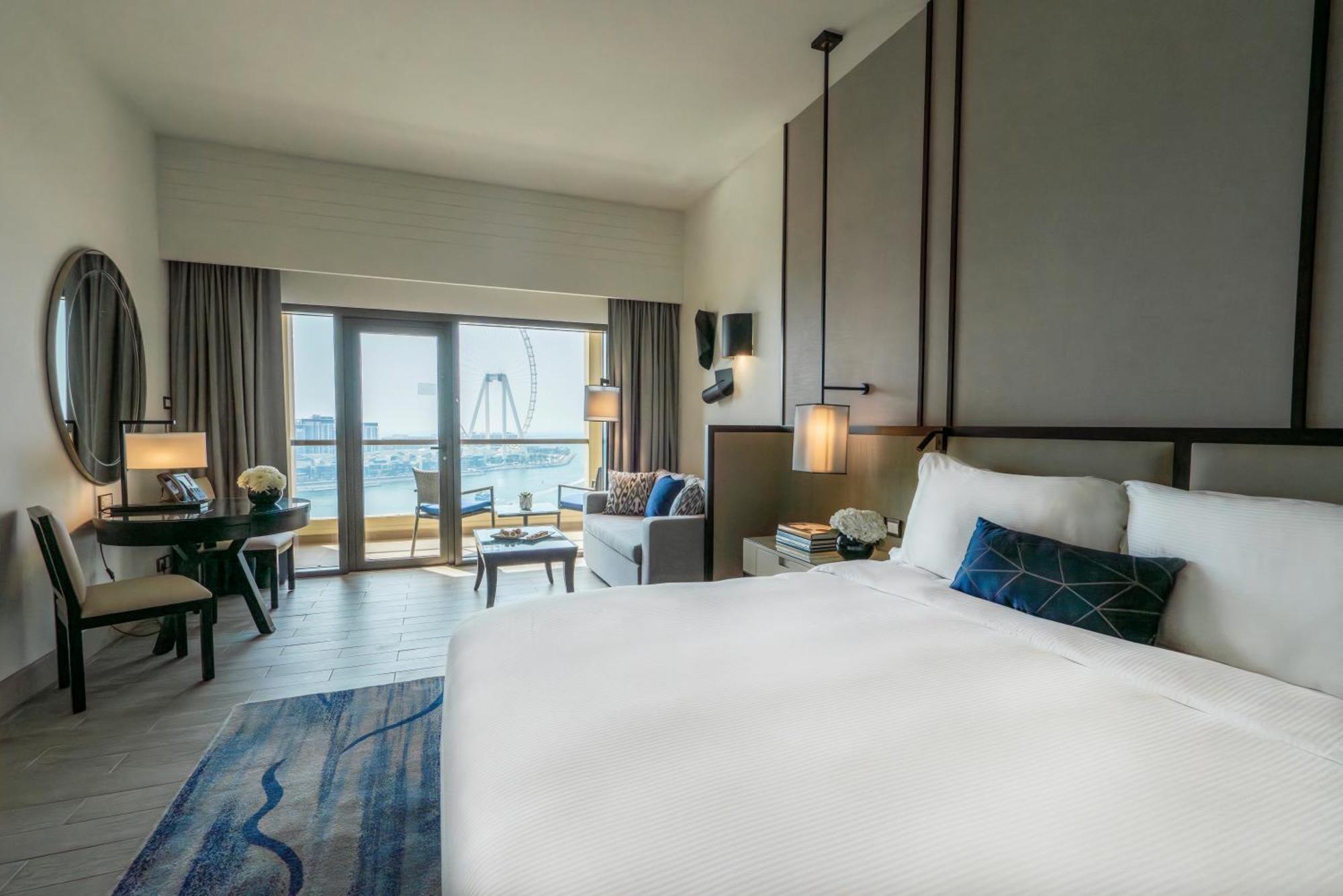 Zimmer Ain Dubai mit Meerblick, Balkon und Kingsize-Bett