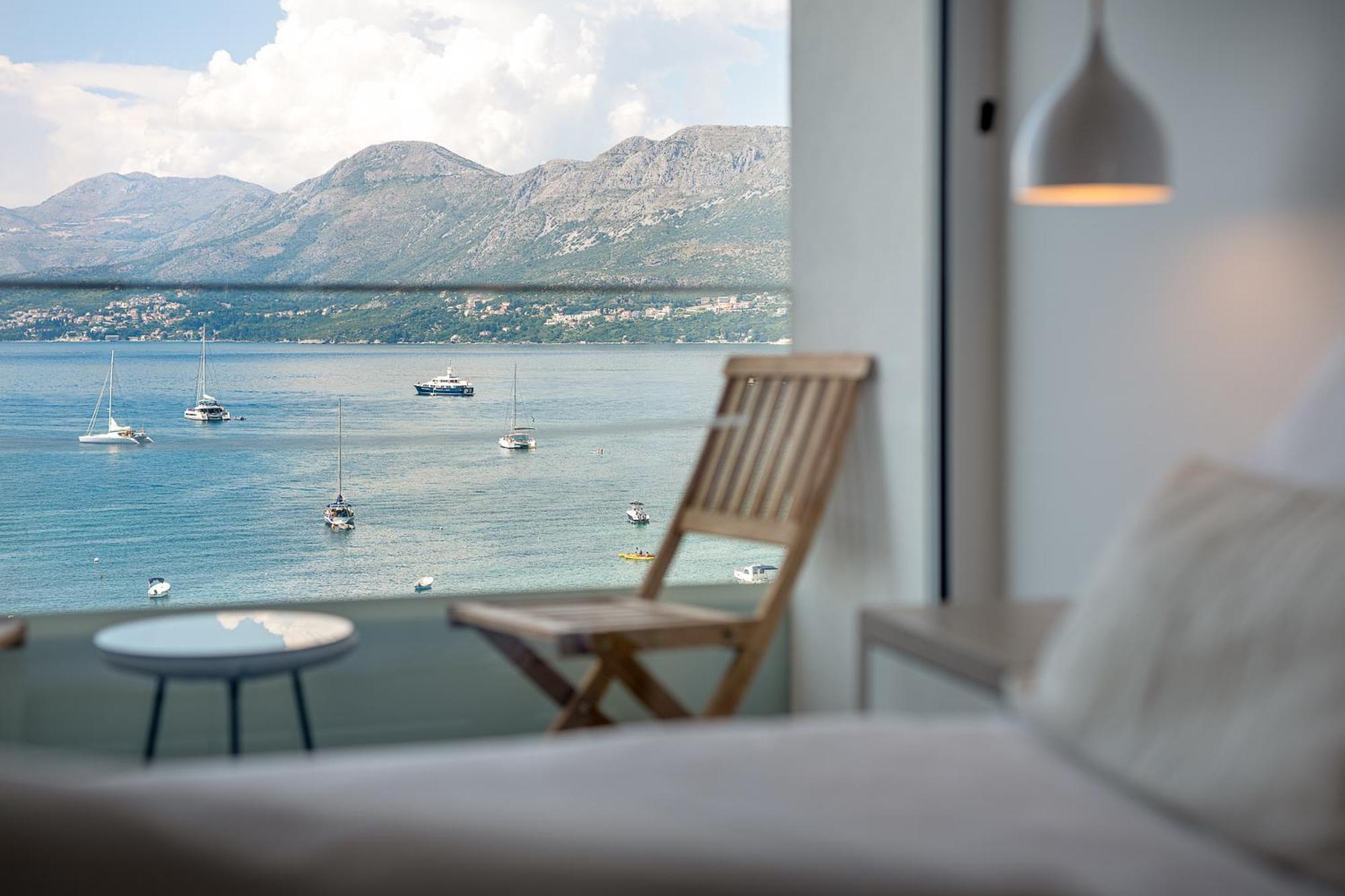 Deluxe Double Room with Balcony and Sea View