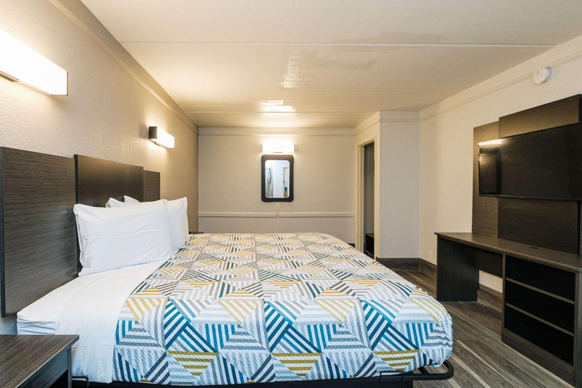 1 King Bed