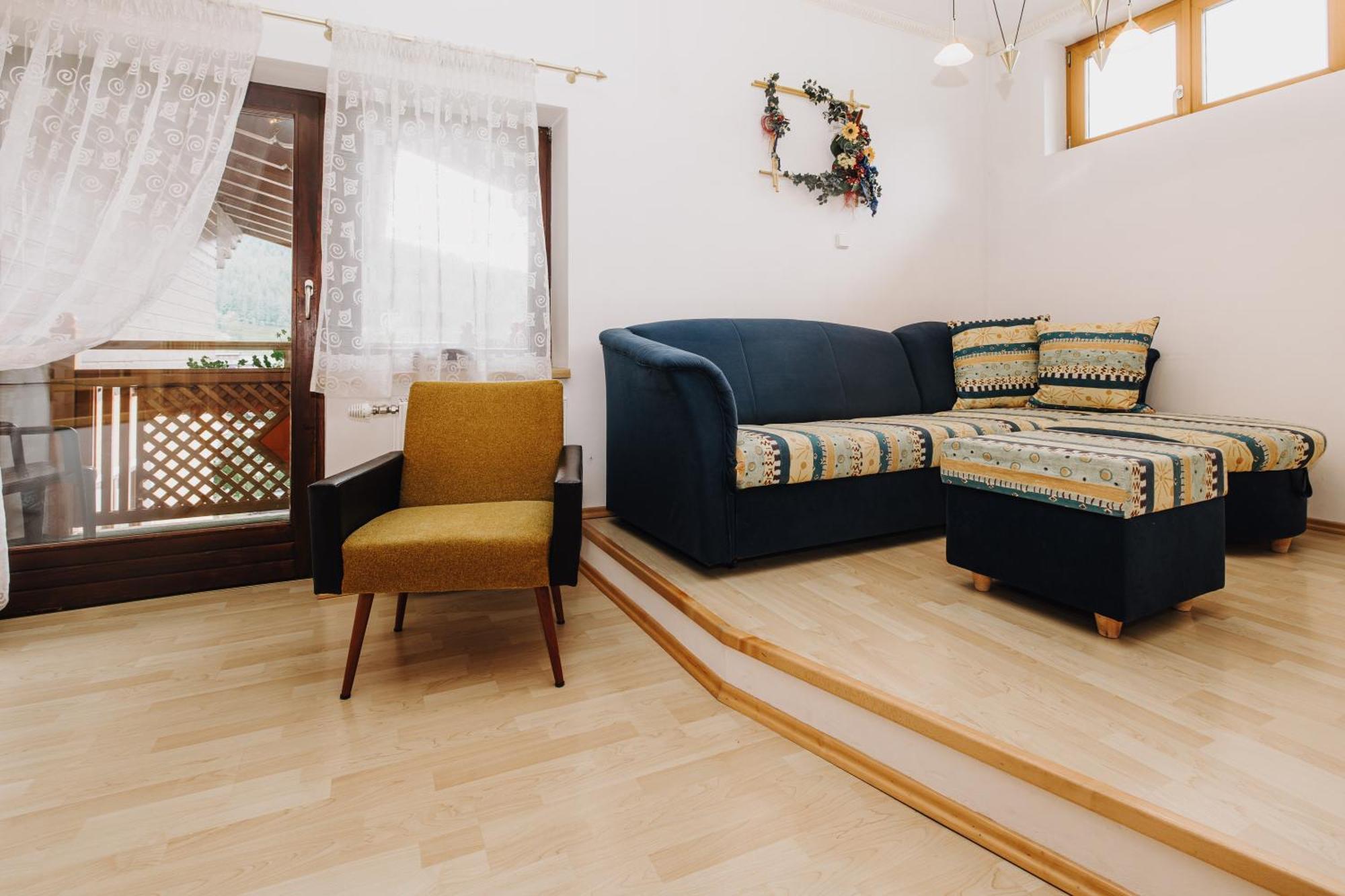 One-Bedroom Apartment with Balcony,1554293149:JPEG