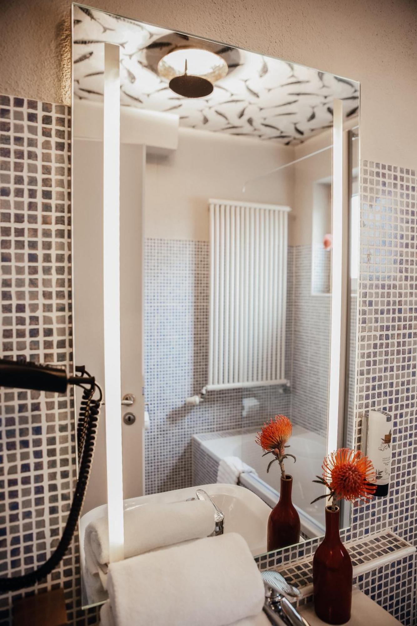 Junior Suite without Balcony with City View