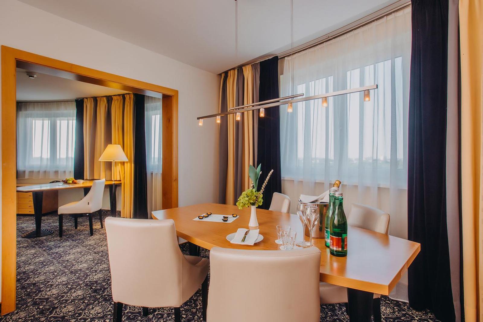 Junior Suite with Executive Lounge Access,1588050537:JPEG