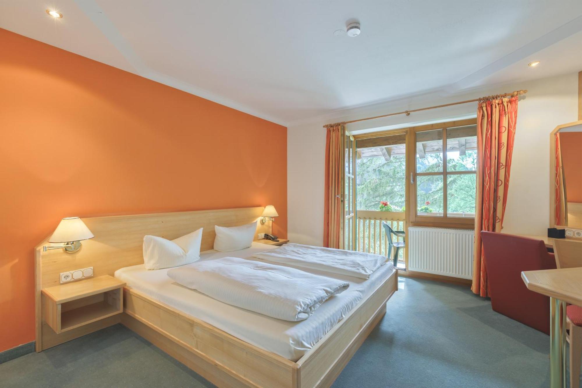 Doppelzimmer mit Bergblick und Gemeinschaftsbalkon