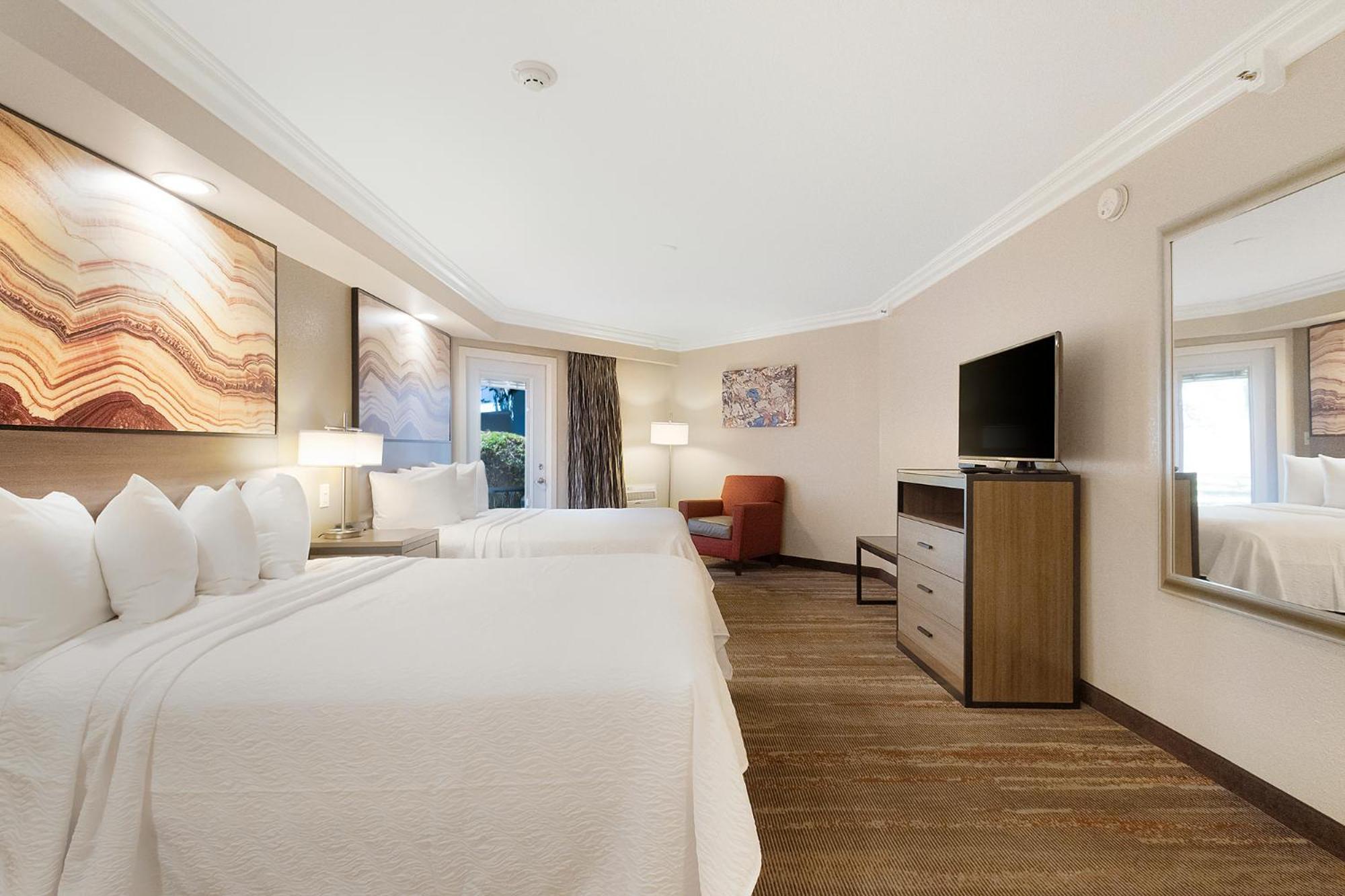 Queen Room with Two Queen Beds - Balcony - Non Smoking