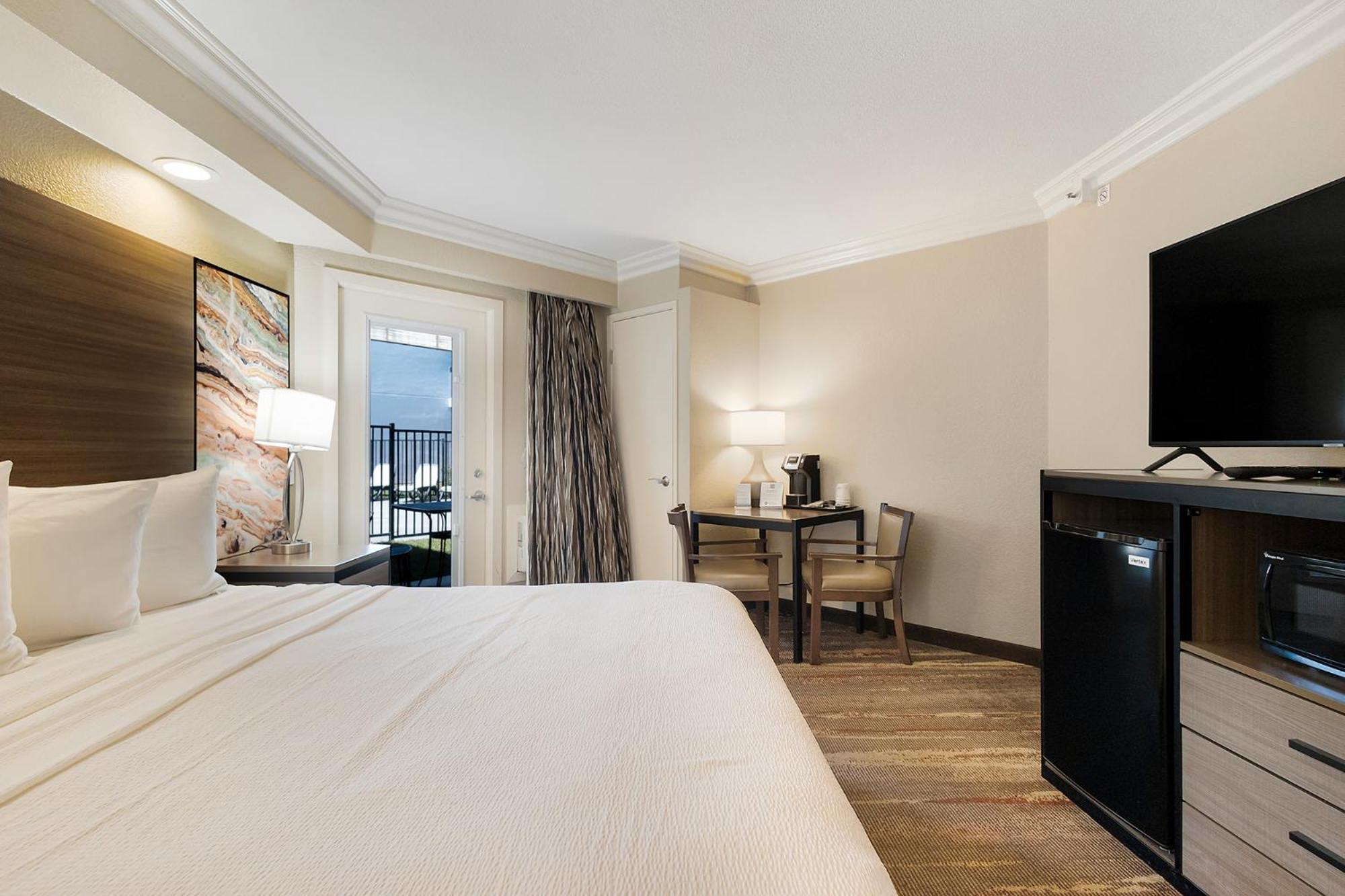 King Room with Roll-in Shower - Disability Access/Non-Smoking