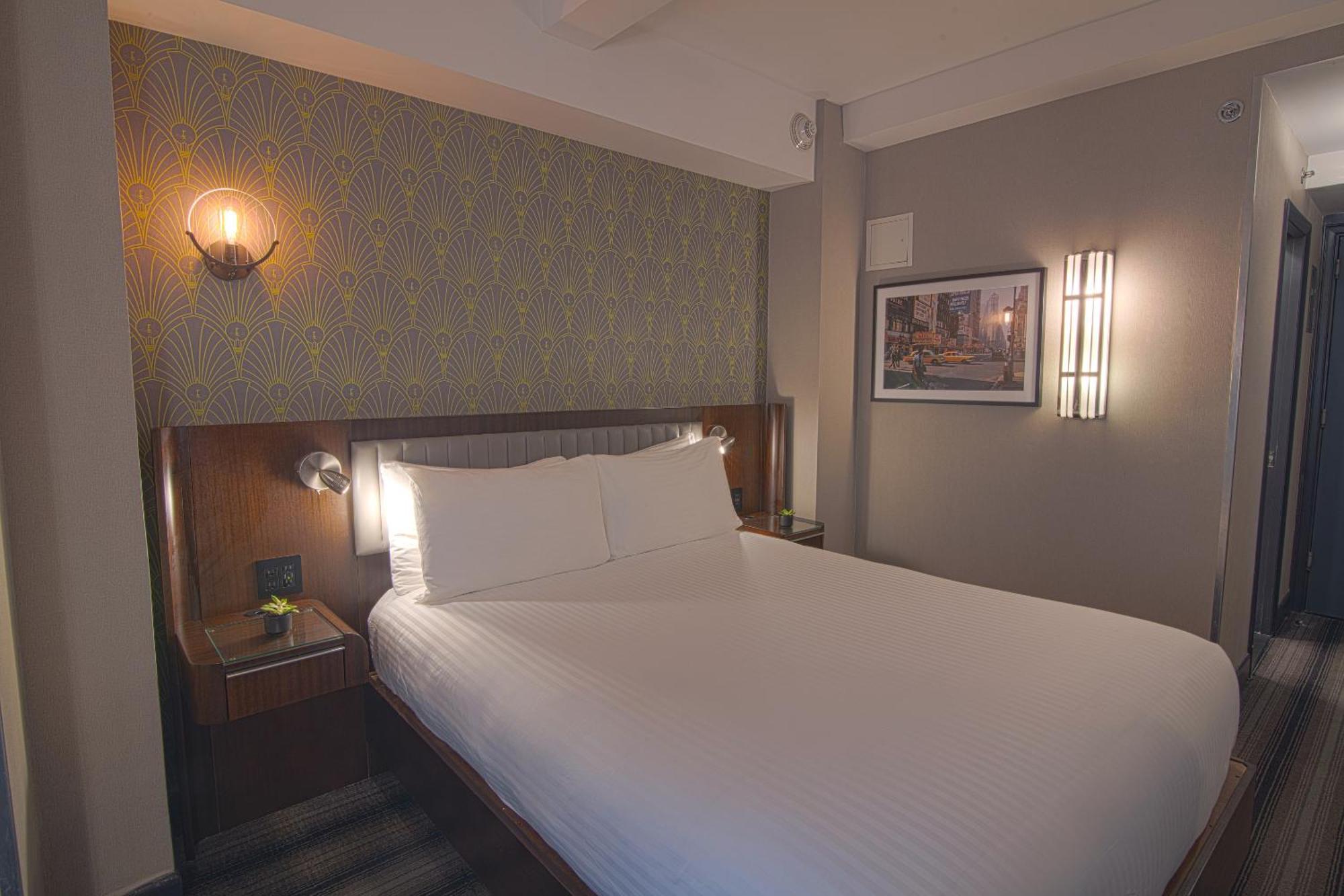 Signature 1 Queen Bed,1588208752:JPEG