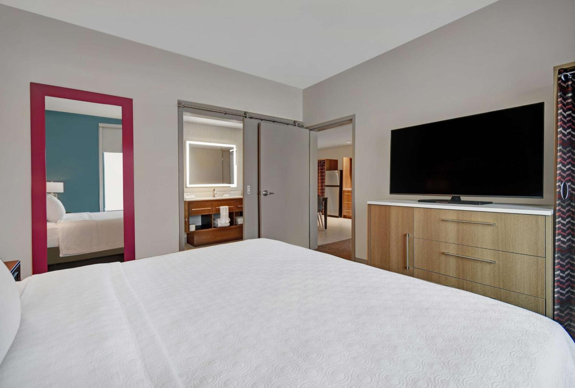 One-Bedroom King Suite - Non-Smoking