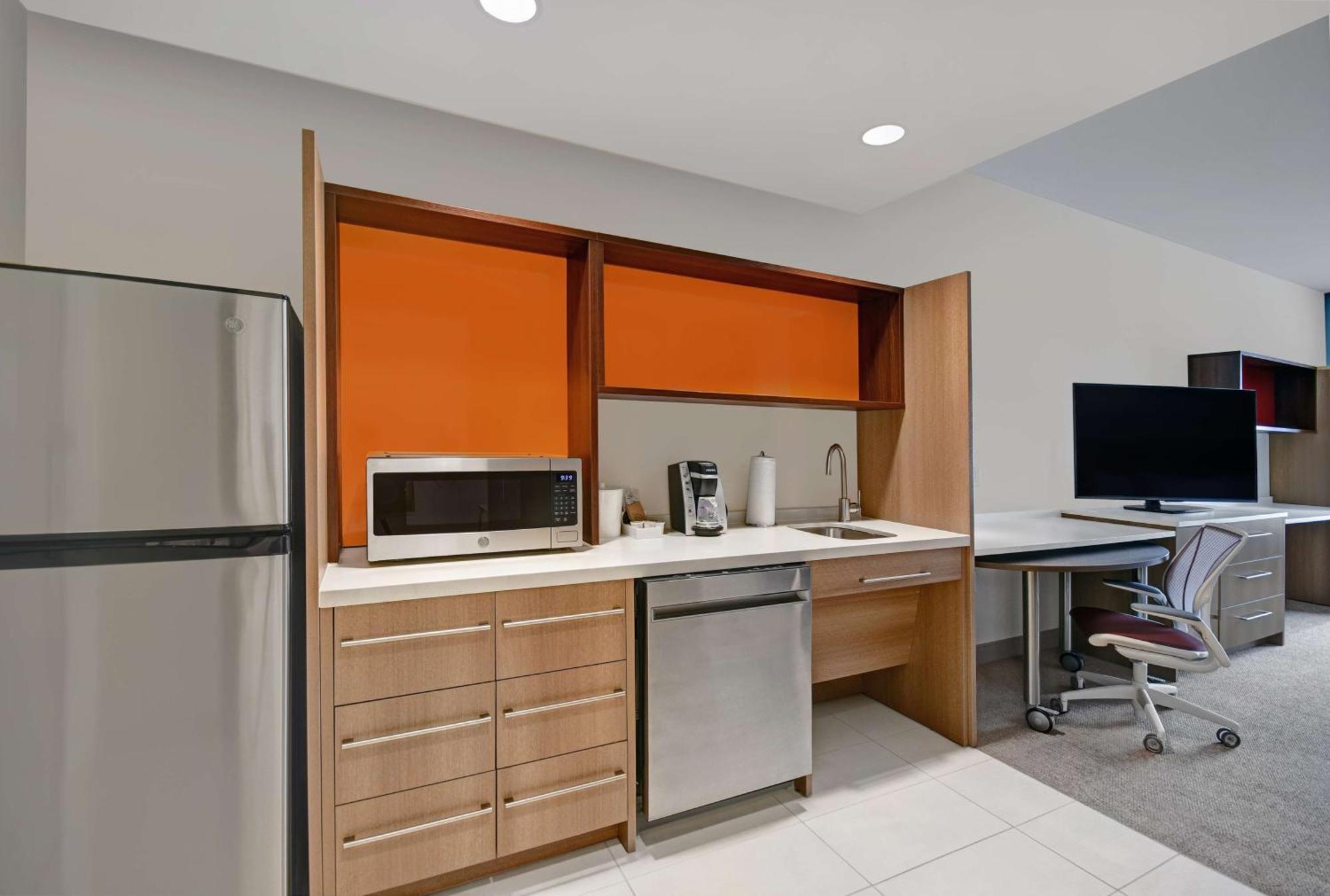 King Studio Suite - Mobility Access/Non-Smoking