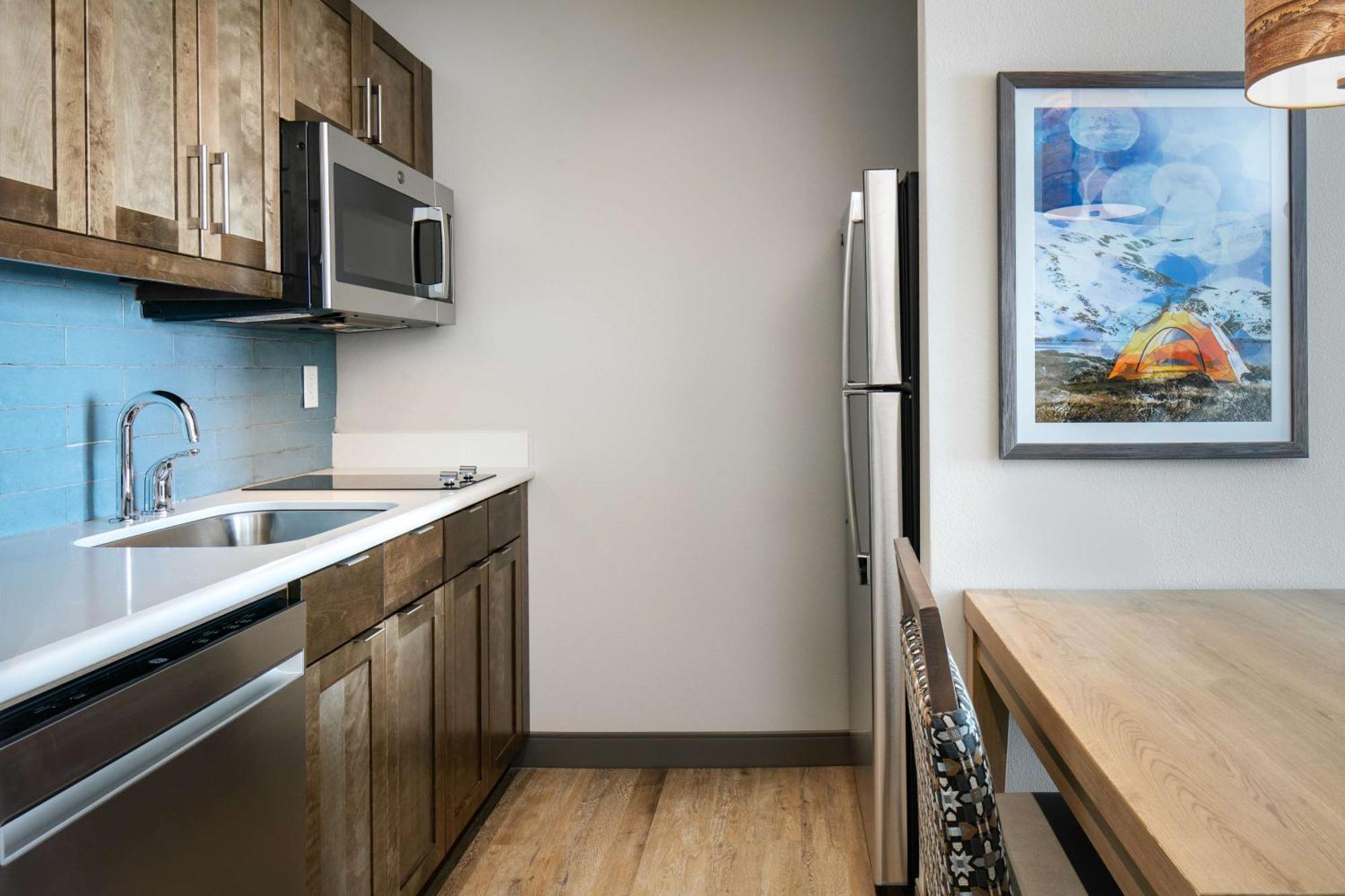 One-Bedroom King Suite - Non-Smoking