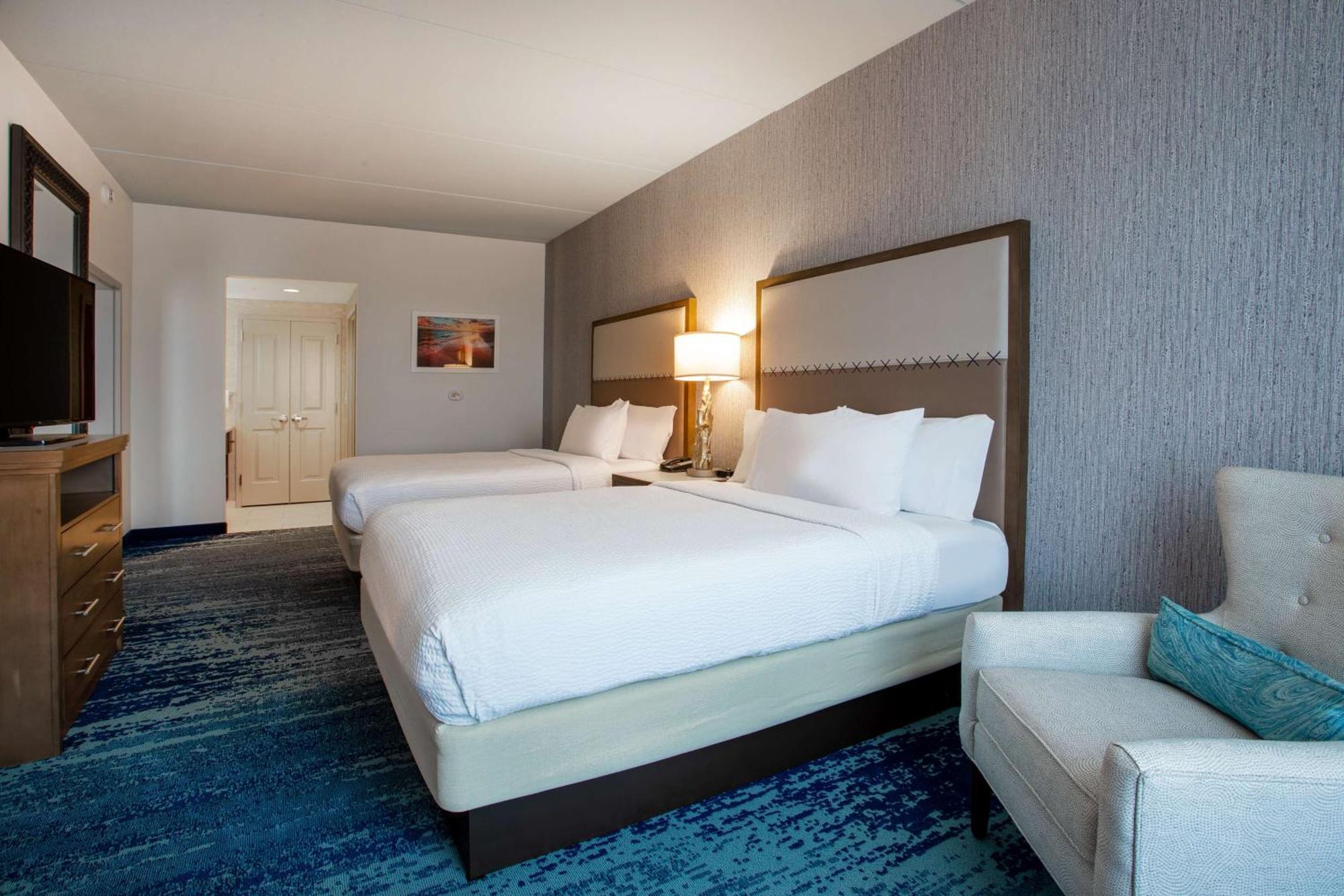 One-Bedroom Queen Suite with Two Queen Beds - Non-Smoking