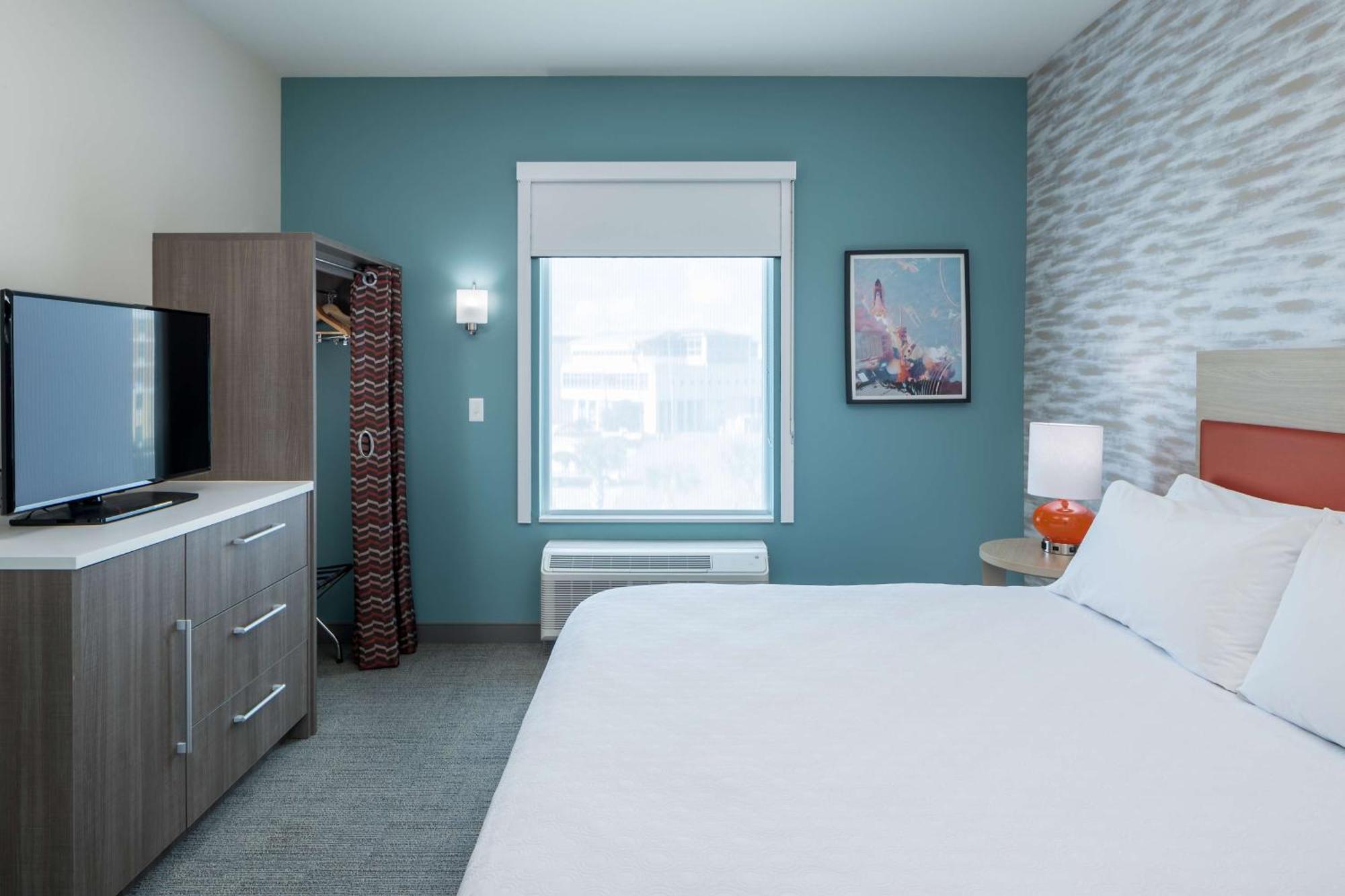 One-Bedroom King Suite - Non-Smoking