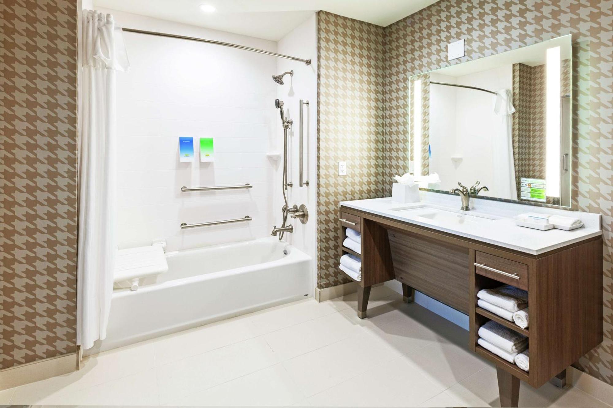 King Studio Suite - Mobility Access/Non-Smoking
