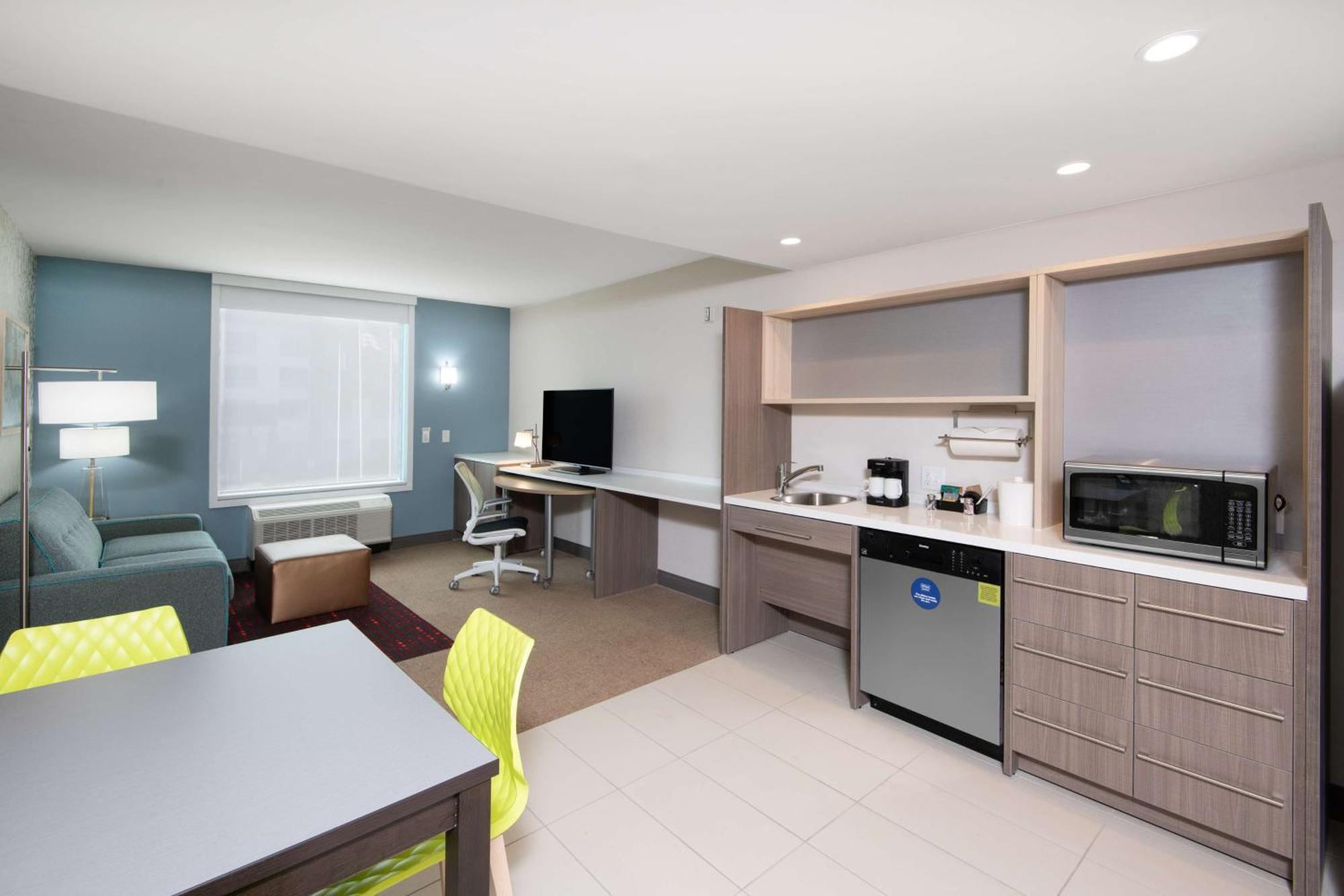 King Suite - Mobility and Hearing Access/Non-Smoking