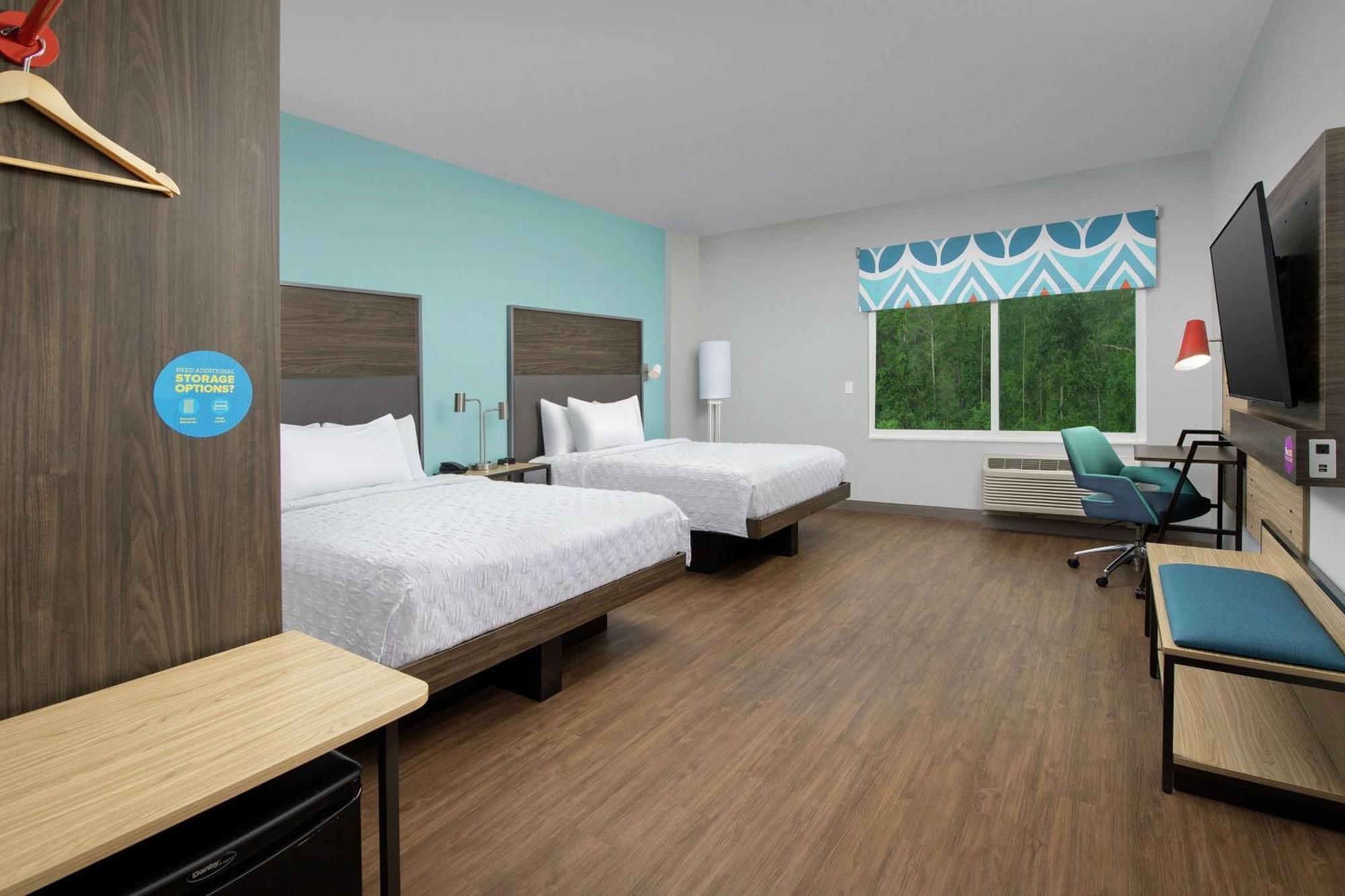 Queen Room with Two Queen Beds and Accessible Tub - Mobility Access