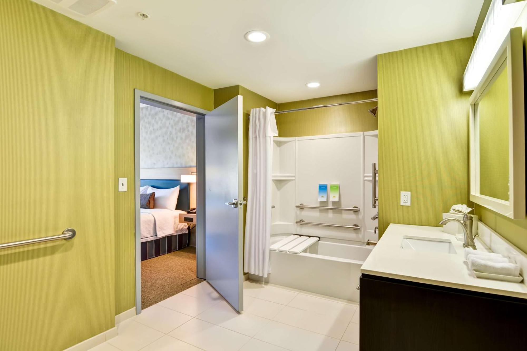 Queen Studio with Two Queen Beds - Mobility Access/Non-Smoking