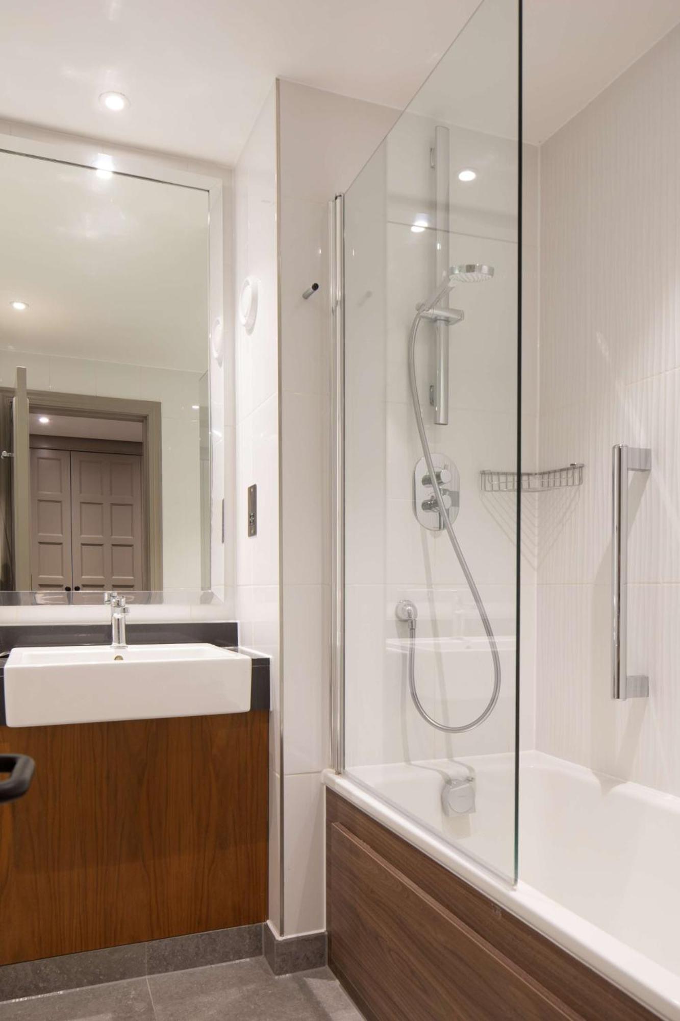 Quarto com 2 Camas de Solteiro