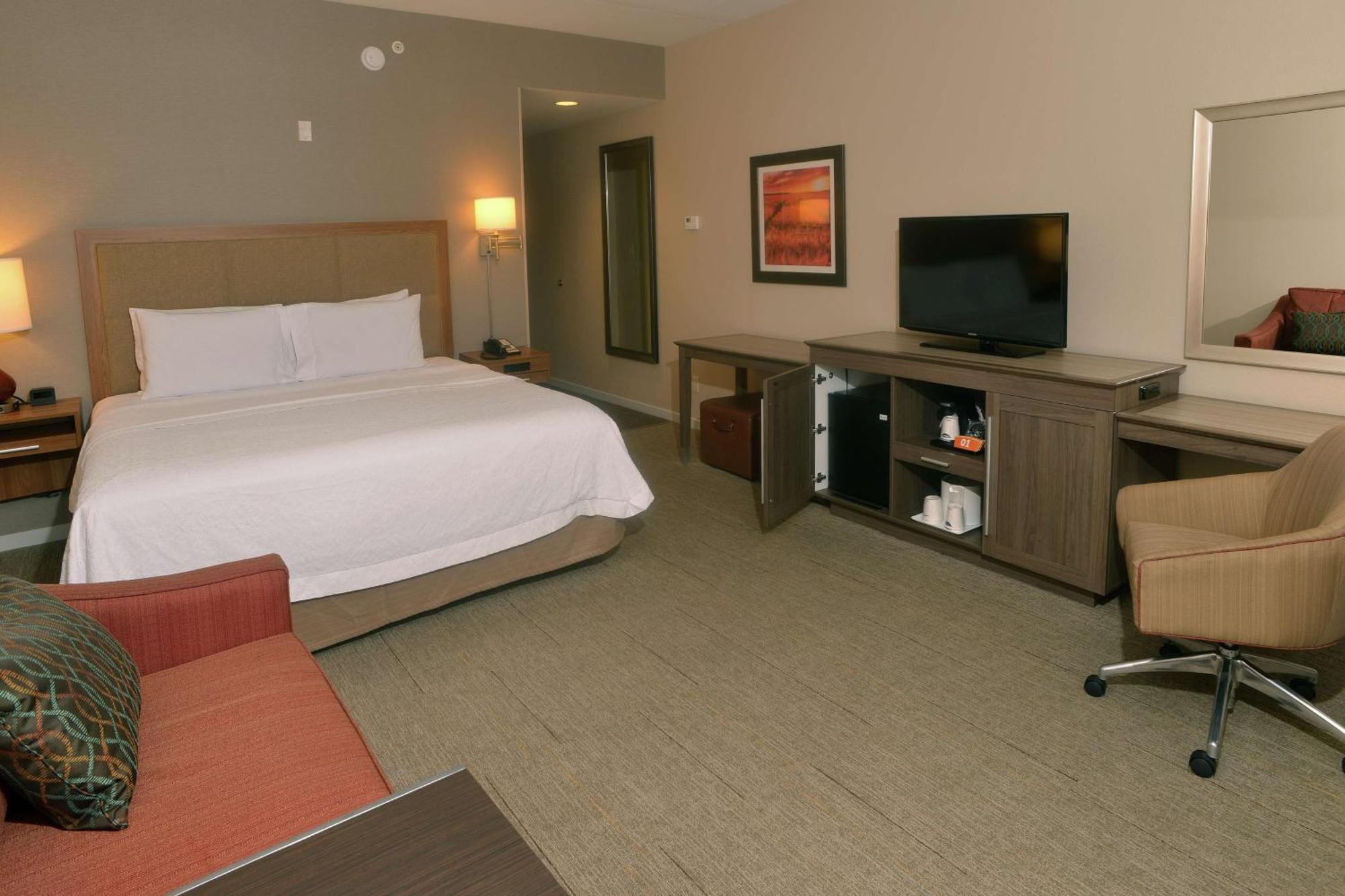 Premium Executive King Room - Non-Smoking,1557424276:JPEG