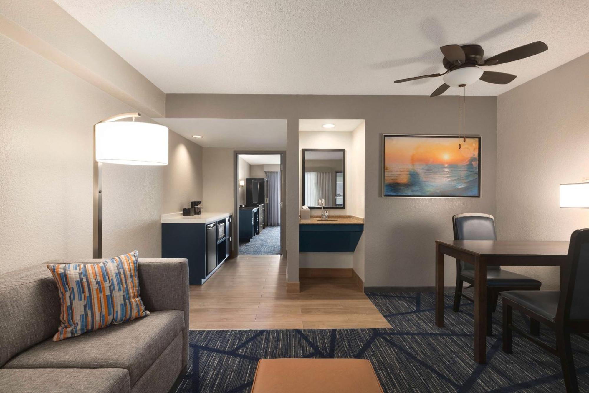 Suite, 1 King Bed, Accessible Bathtub