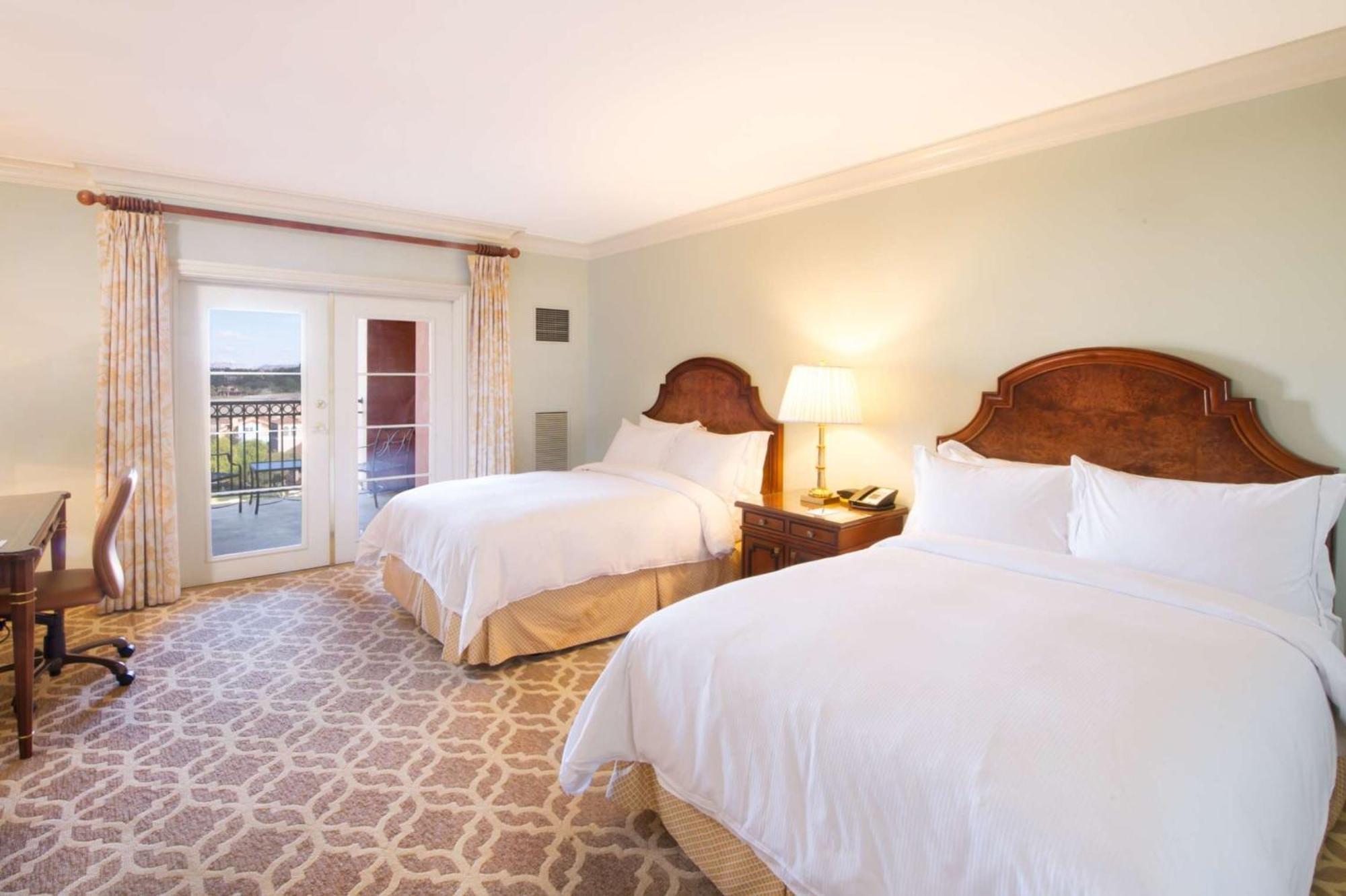 Doppelzimmer mit 2 Doppelbetten und Seeblick