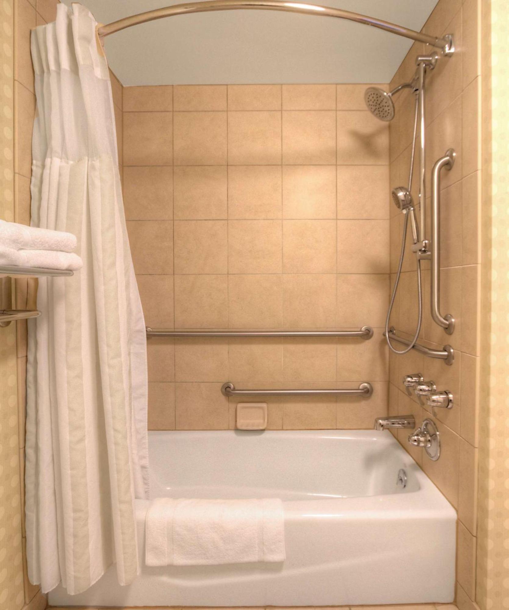King Room with Bath Tub - Mobility Access