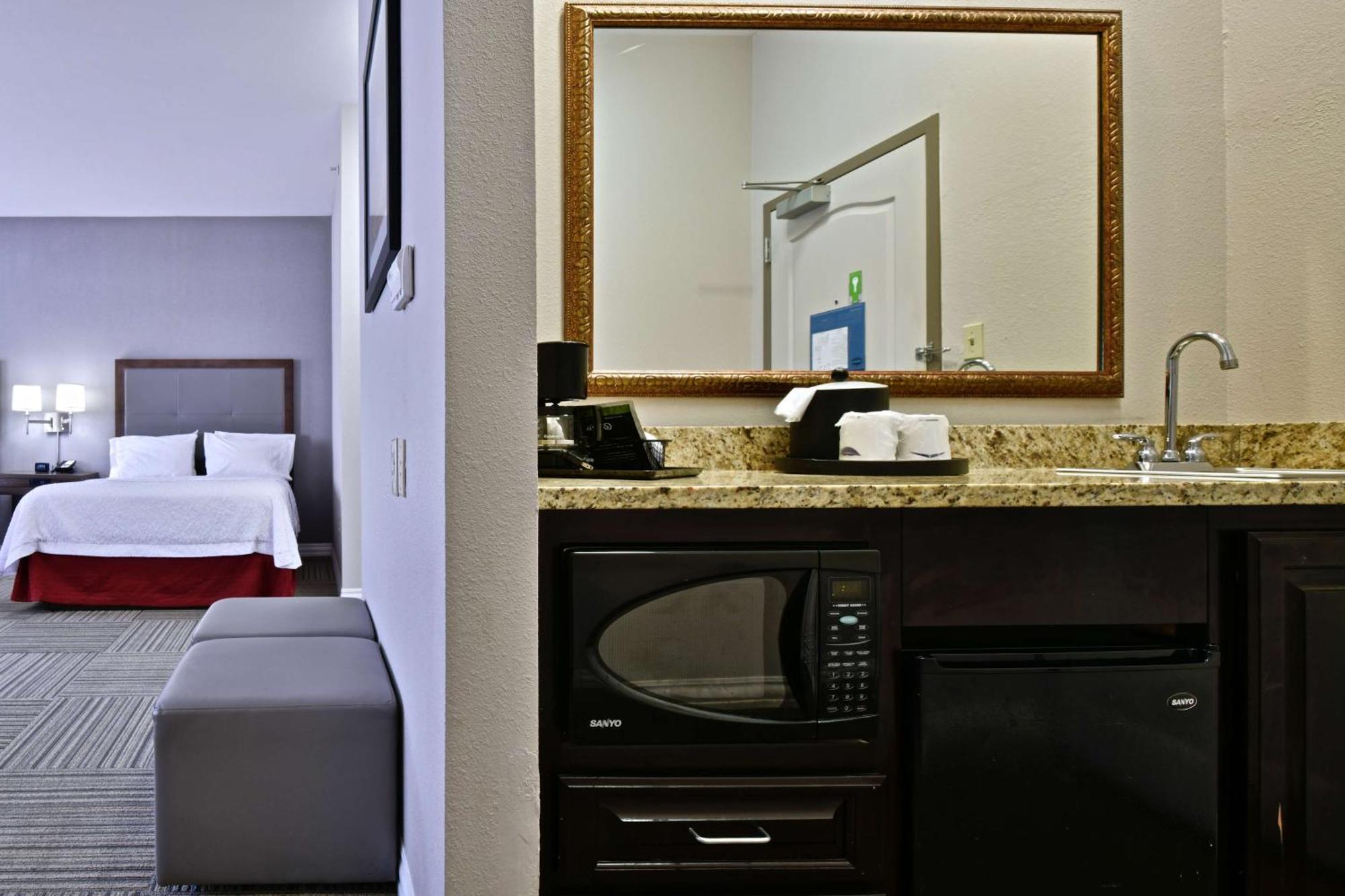 Queen Studio Suite Two Queen Beds Non-Smoking,1557473485:JPEG