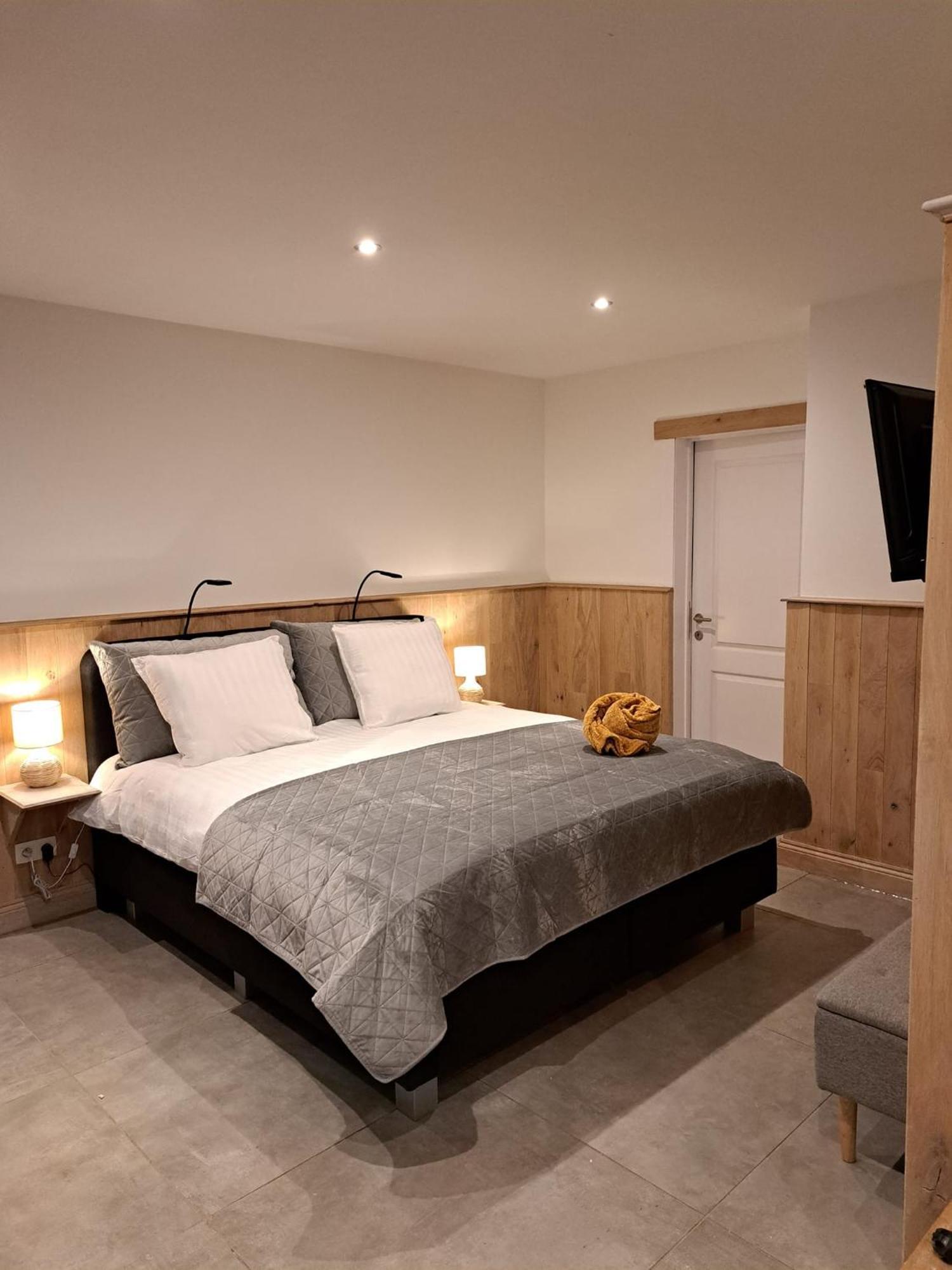 Kamer met Kingsize Bed en Uitzicht op de Tuin