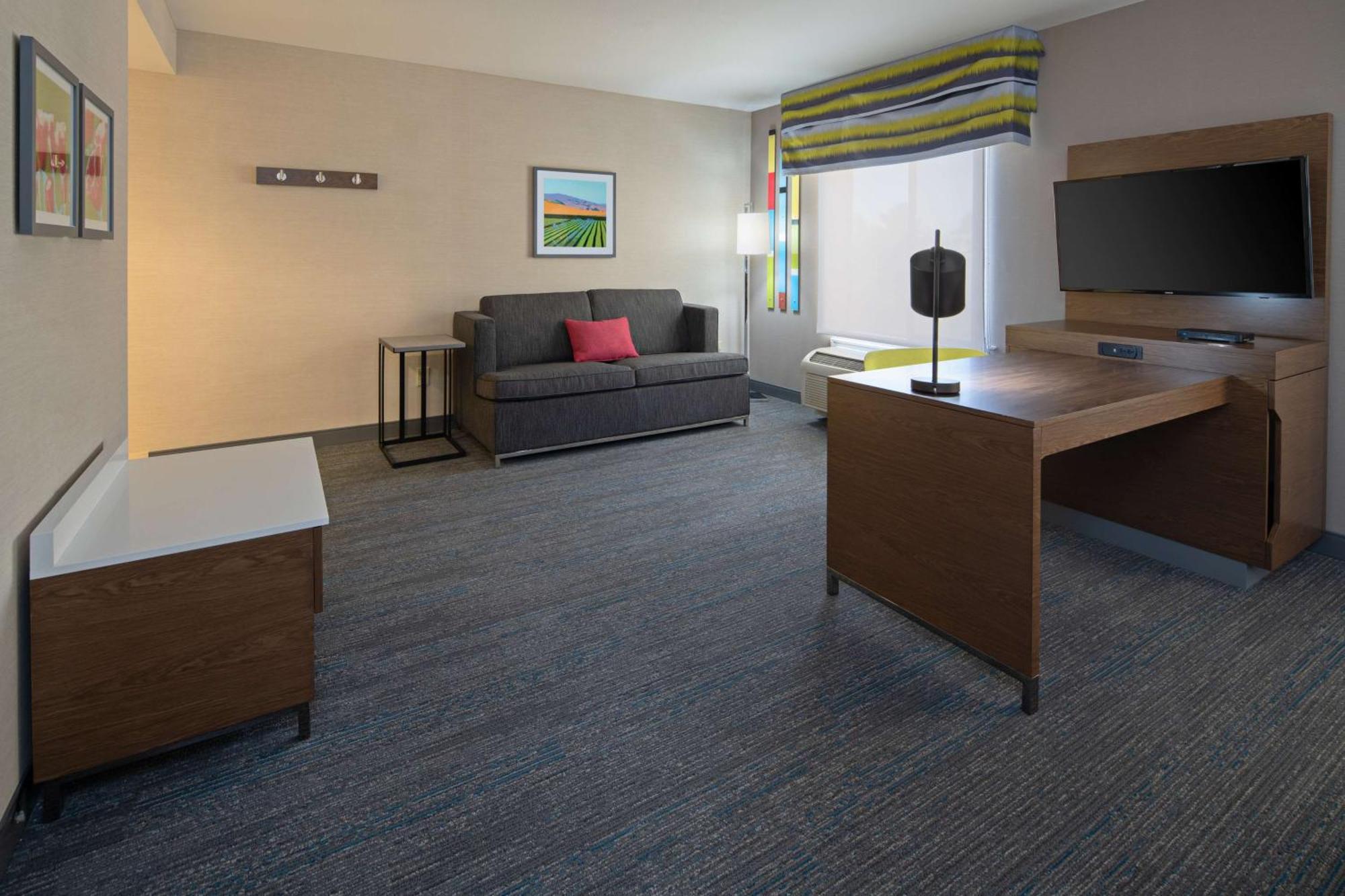 King Room with Sofa Bed and Study - Non-Smoking,1275669064:JPEG