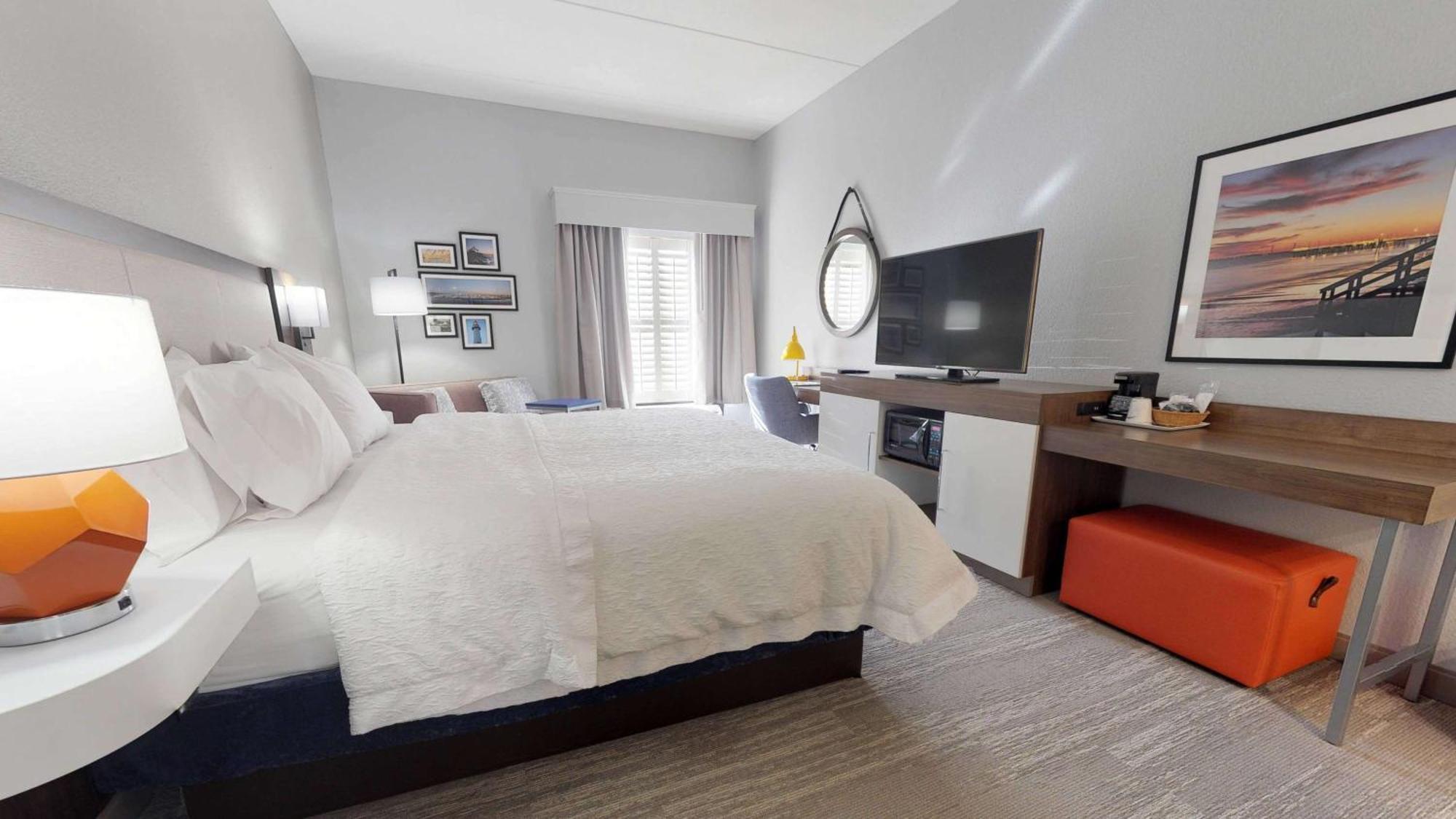 King Room with King Bed - Non-Smoking