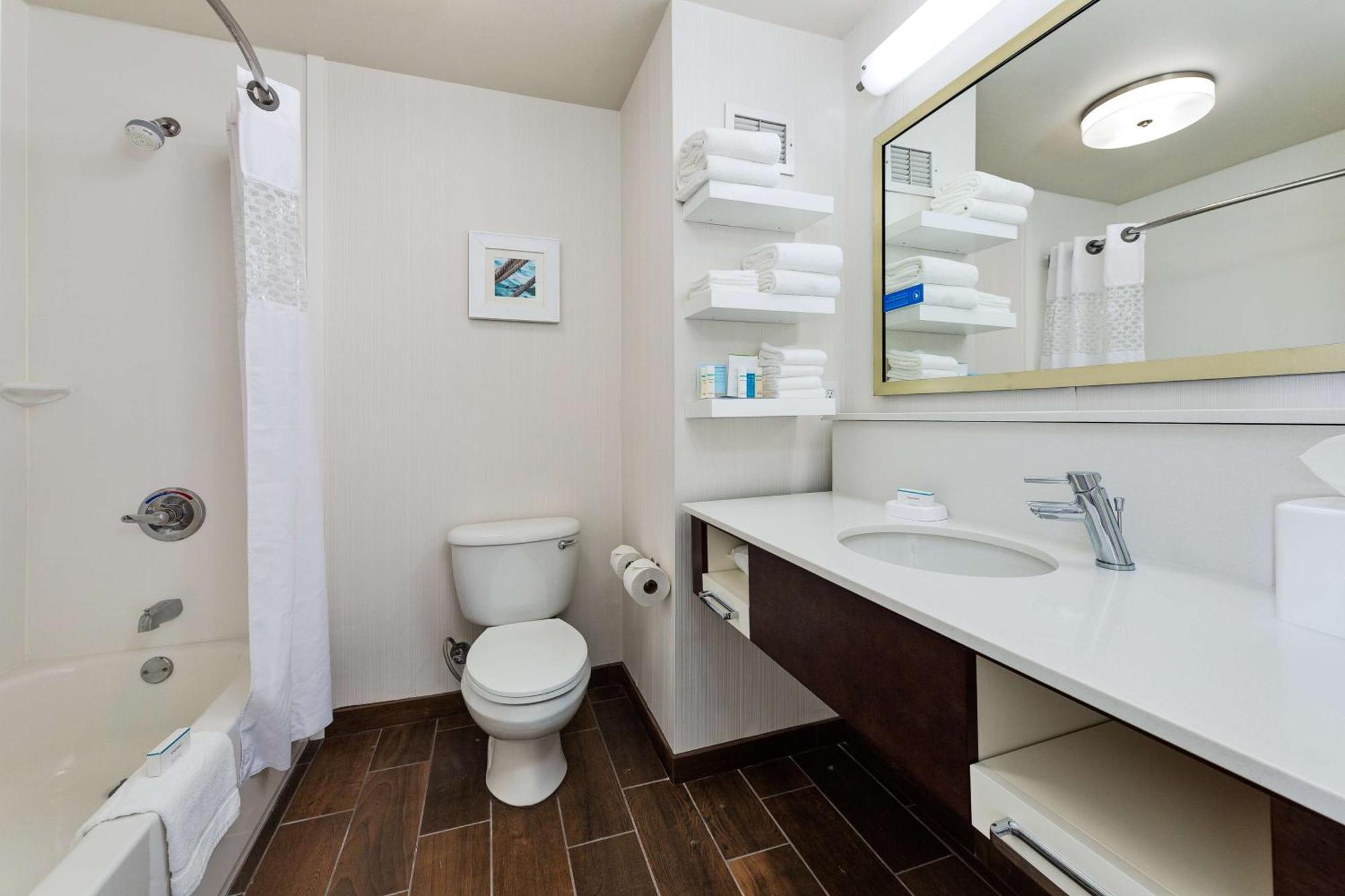King Room - Hearing Access/Non-Smoking