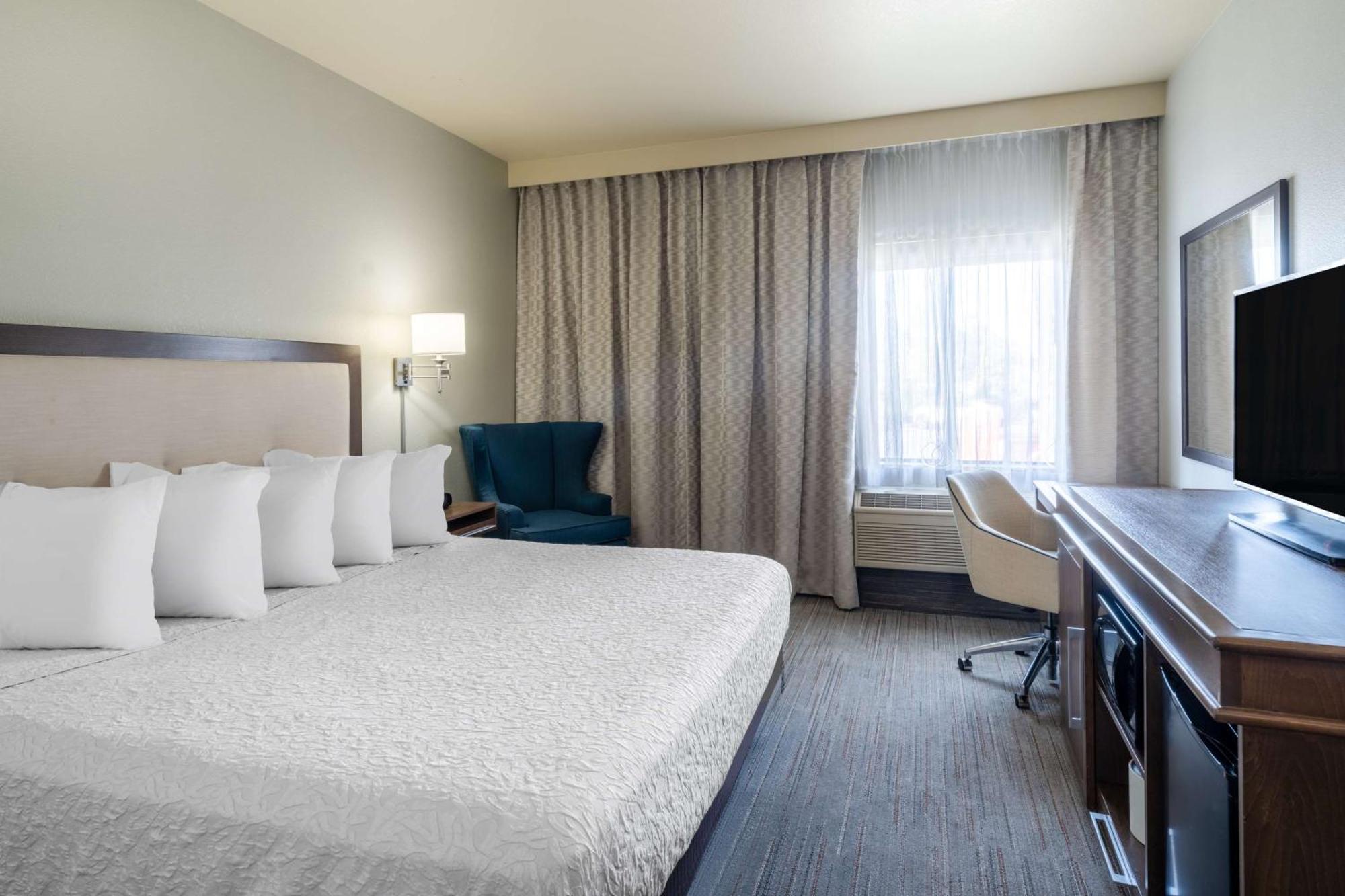 King Room with Bath Tub - Disability Access