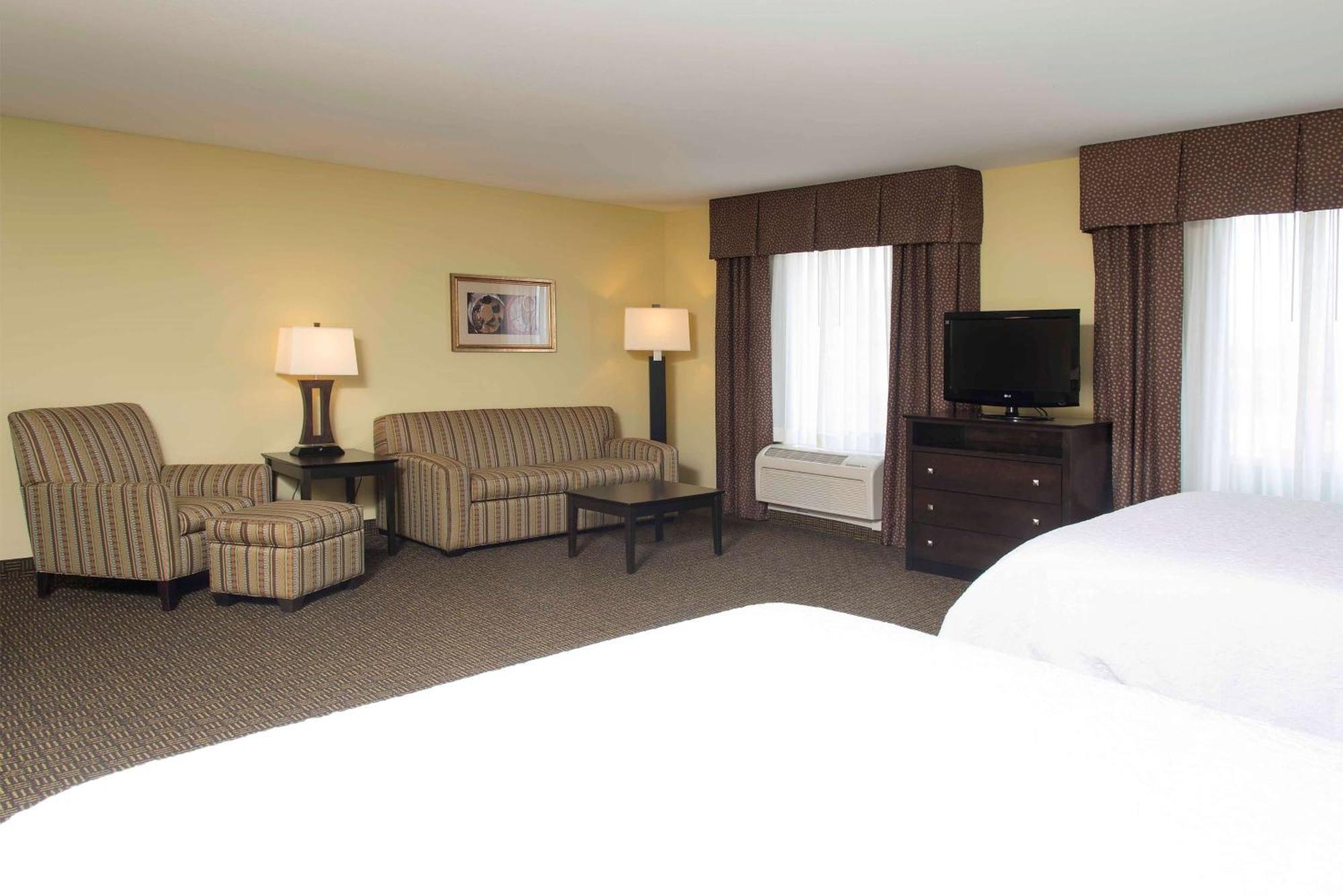 One-Bedroom Queen Suite with Two Queen Beds - Non-Smoking