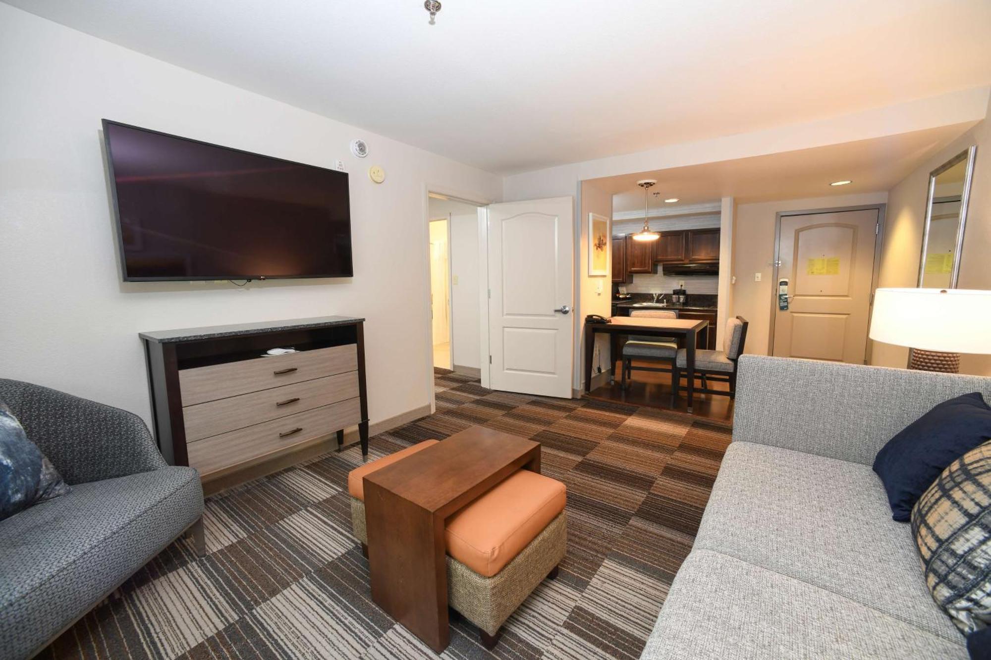 One-Bedroom Queen Suite Two Queen Beds Non-Smoking,1557911644:JPEG