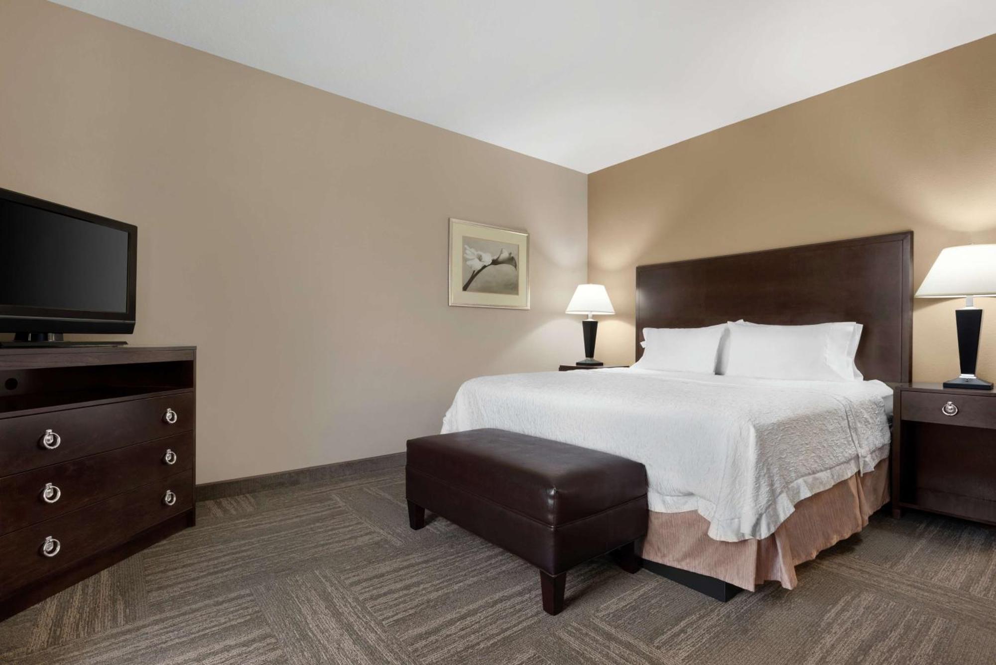 King Room with Sofa Bed - Non-Smoking