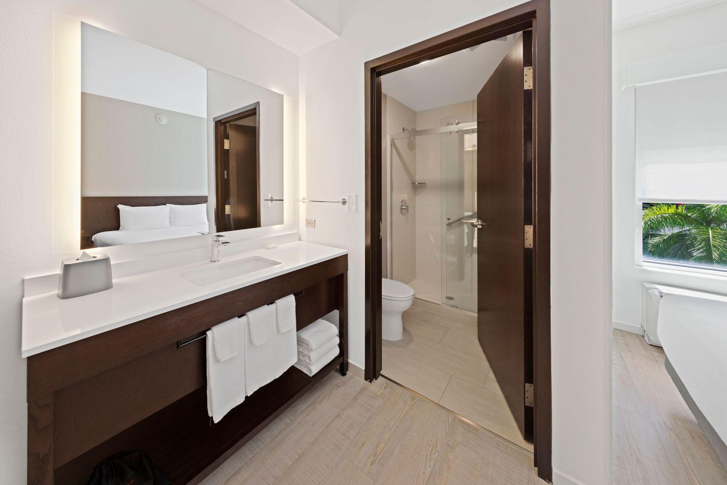 Queen Room with Two Queen Beds and Sofa Bed,1415972382:JPEG
