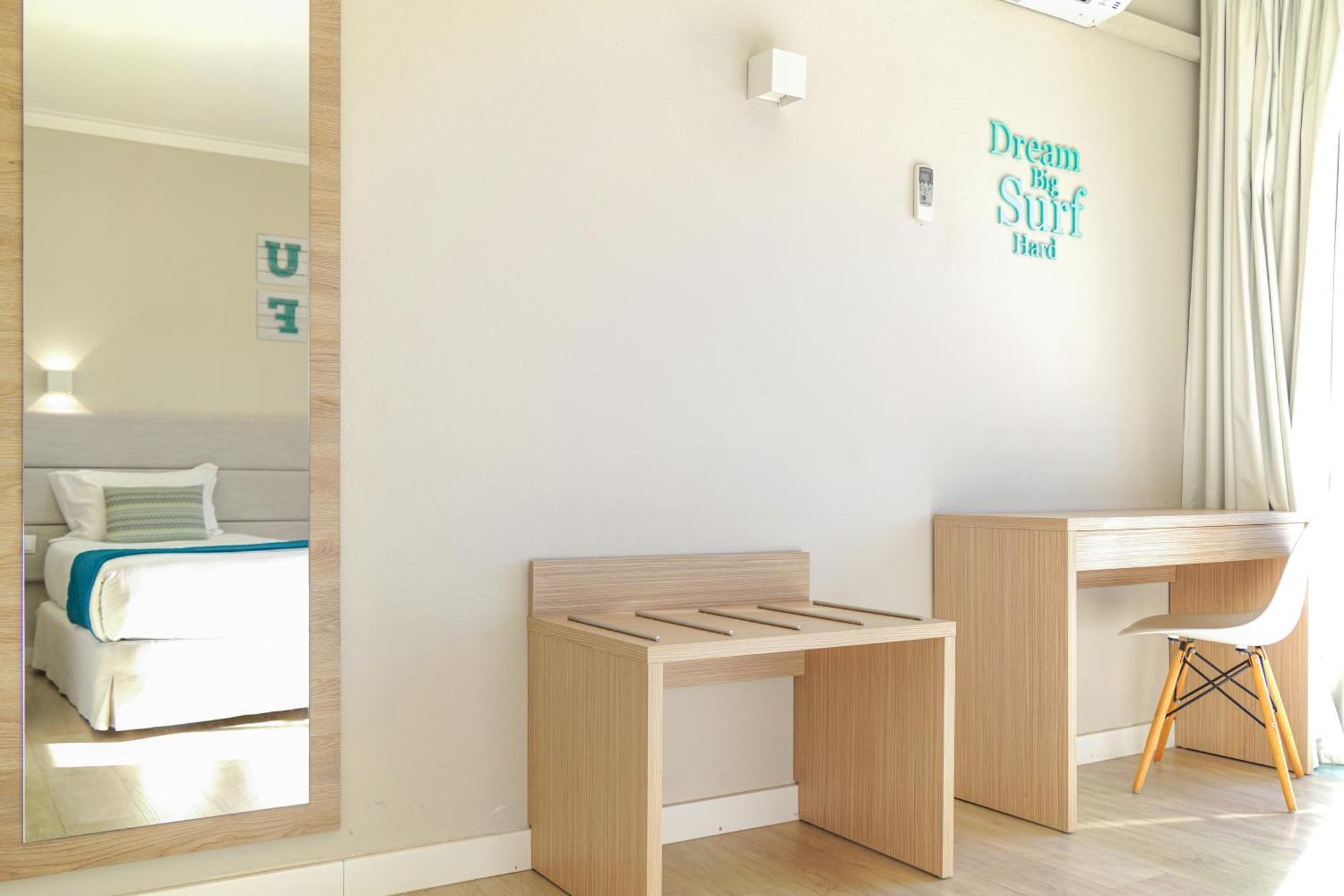 Apartamento com 2 Quartos e Vista Piscina