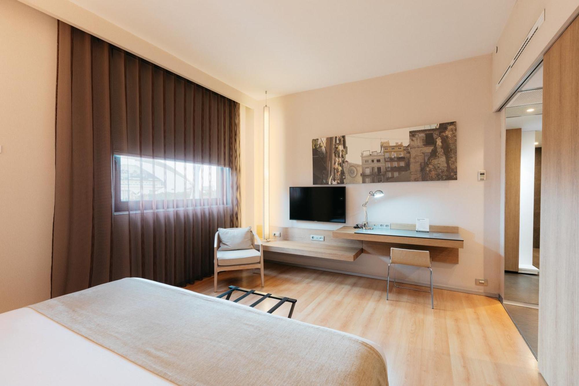 Two Connecting Deluxe Double Rooms,1559625073:JPEG