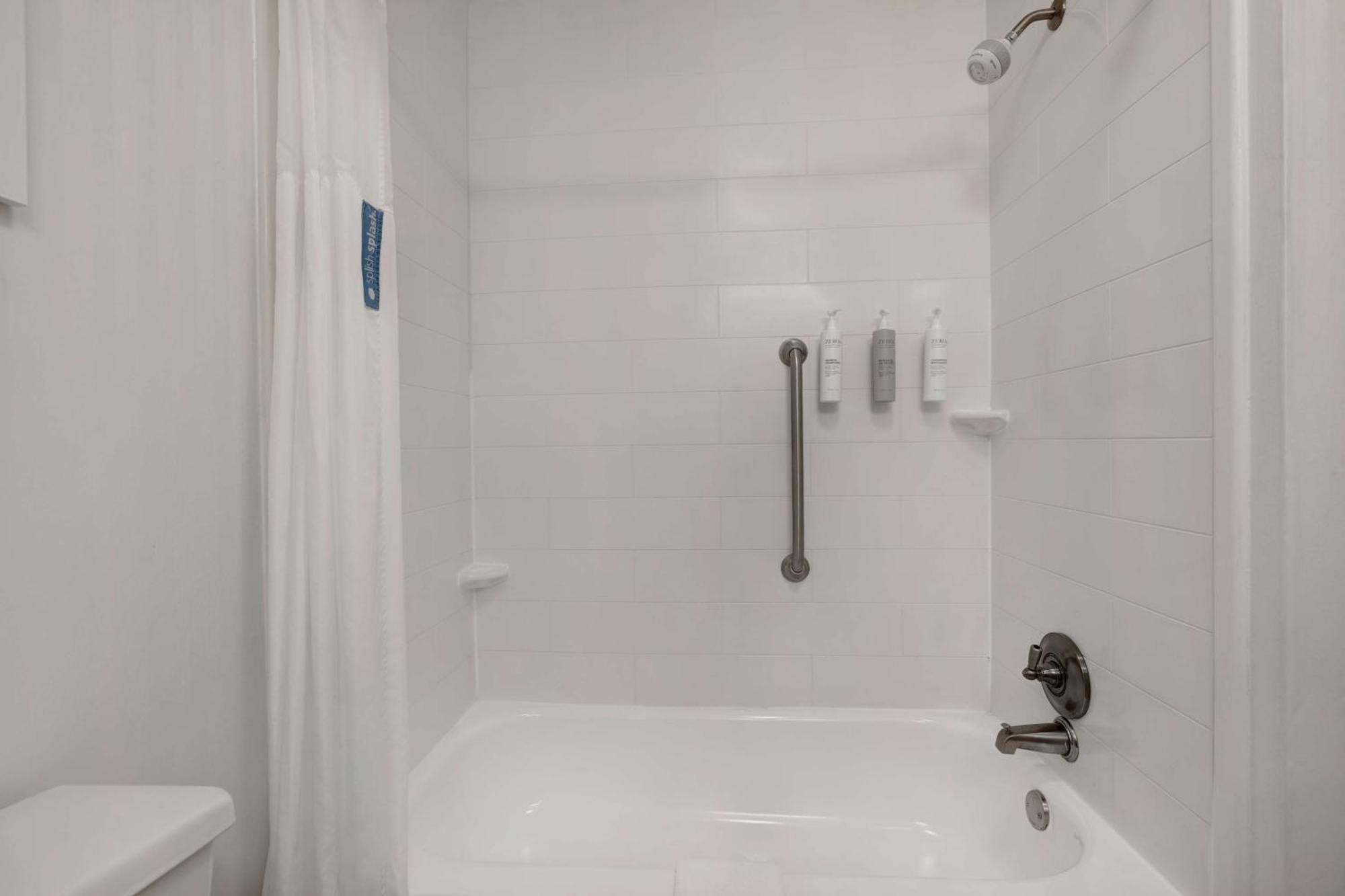 King Room with King Bed - Non-Smoking