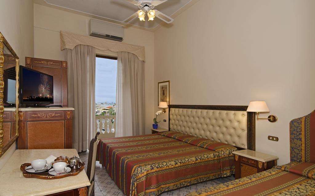 Camera Tripla con Balcone e Vista Mare
