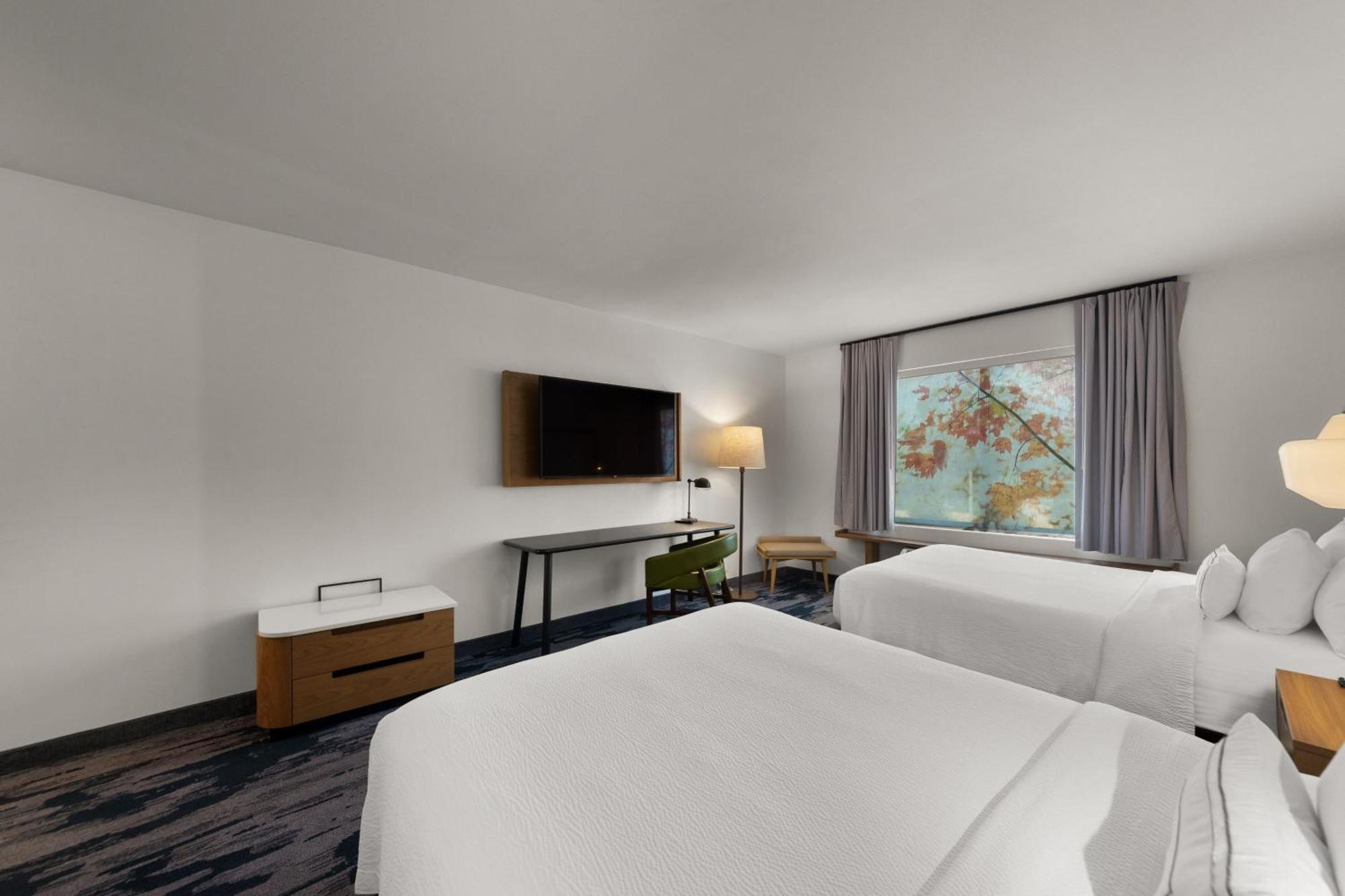 Queen Room with Two Queen Beds and Bathtub - Mobility Access/Hearing Accessible