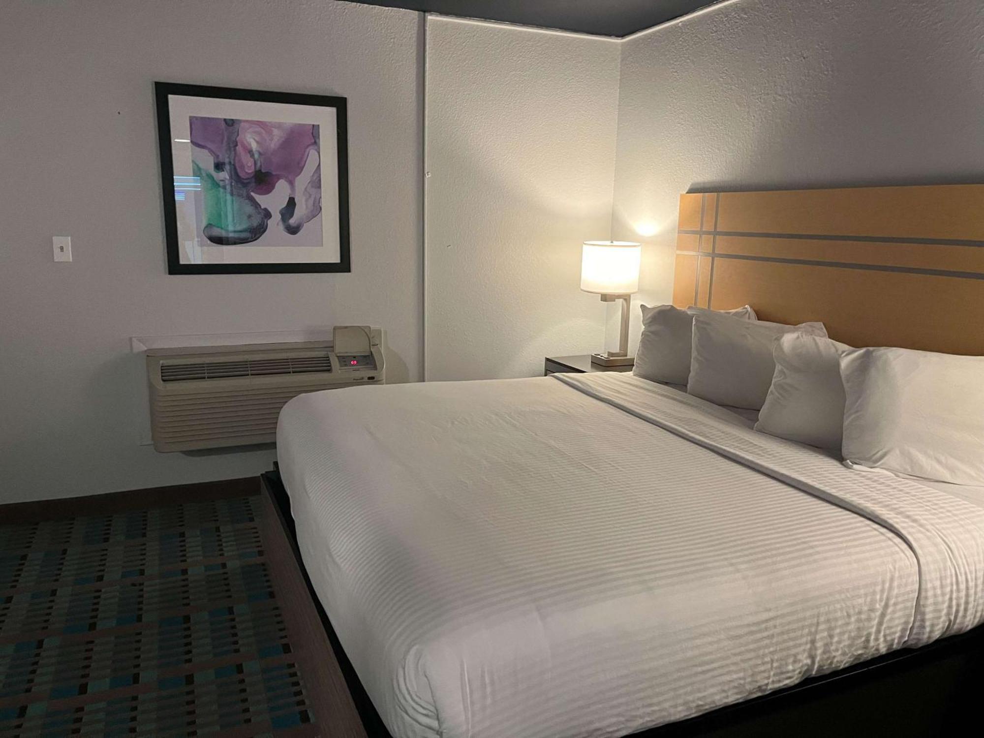King Room - Disability Access - Non-Smoking