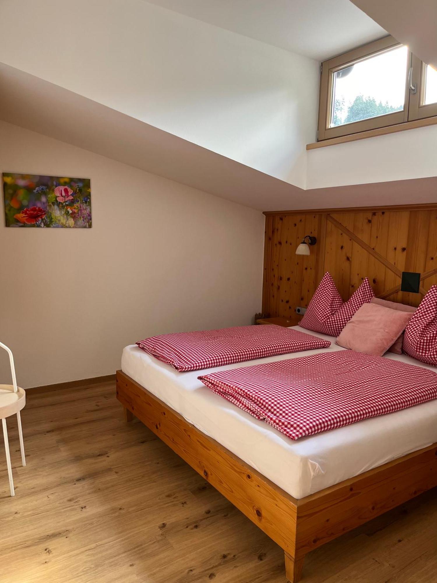 One-Bedroom Apartment,1765350596:JPEG