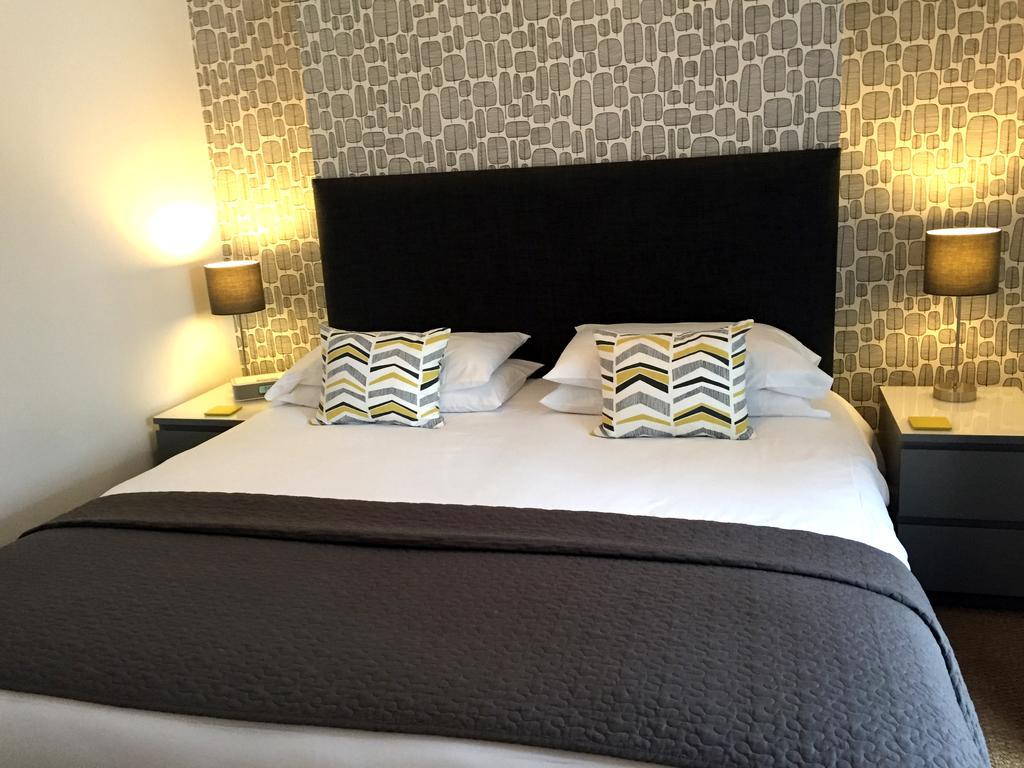 Deluxe Super King Suite