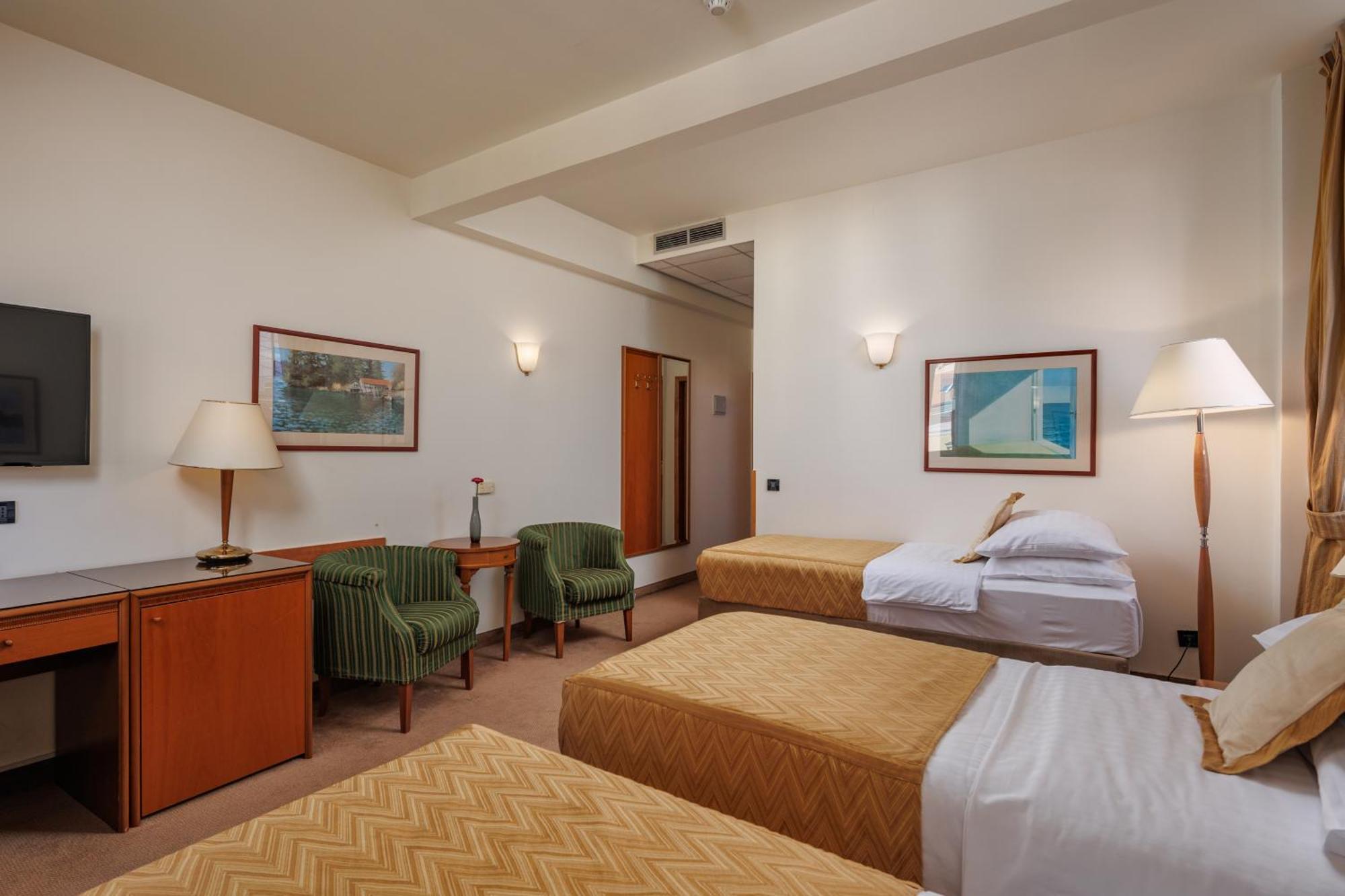 Standard Twin Room extra bed,1565537371:JPEG