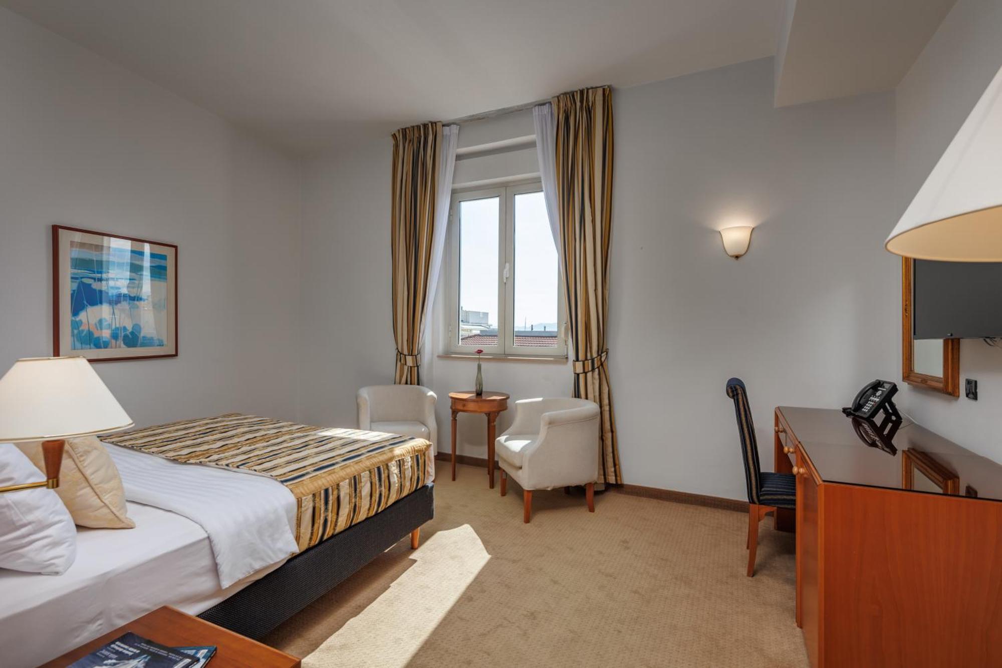 Standard Double or Twin Room,1565537452:JPEG