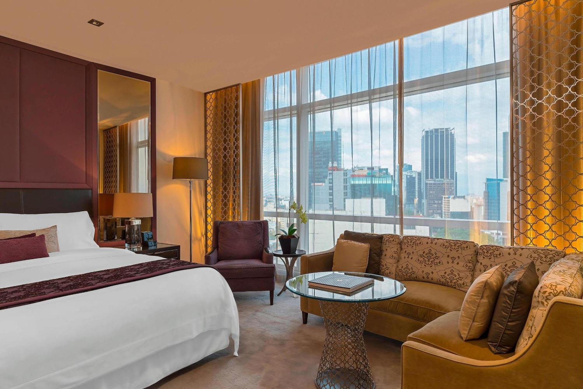 Deluxe Butler Service, Guest room, 1 King,1679569541:JPEG